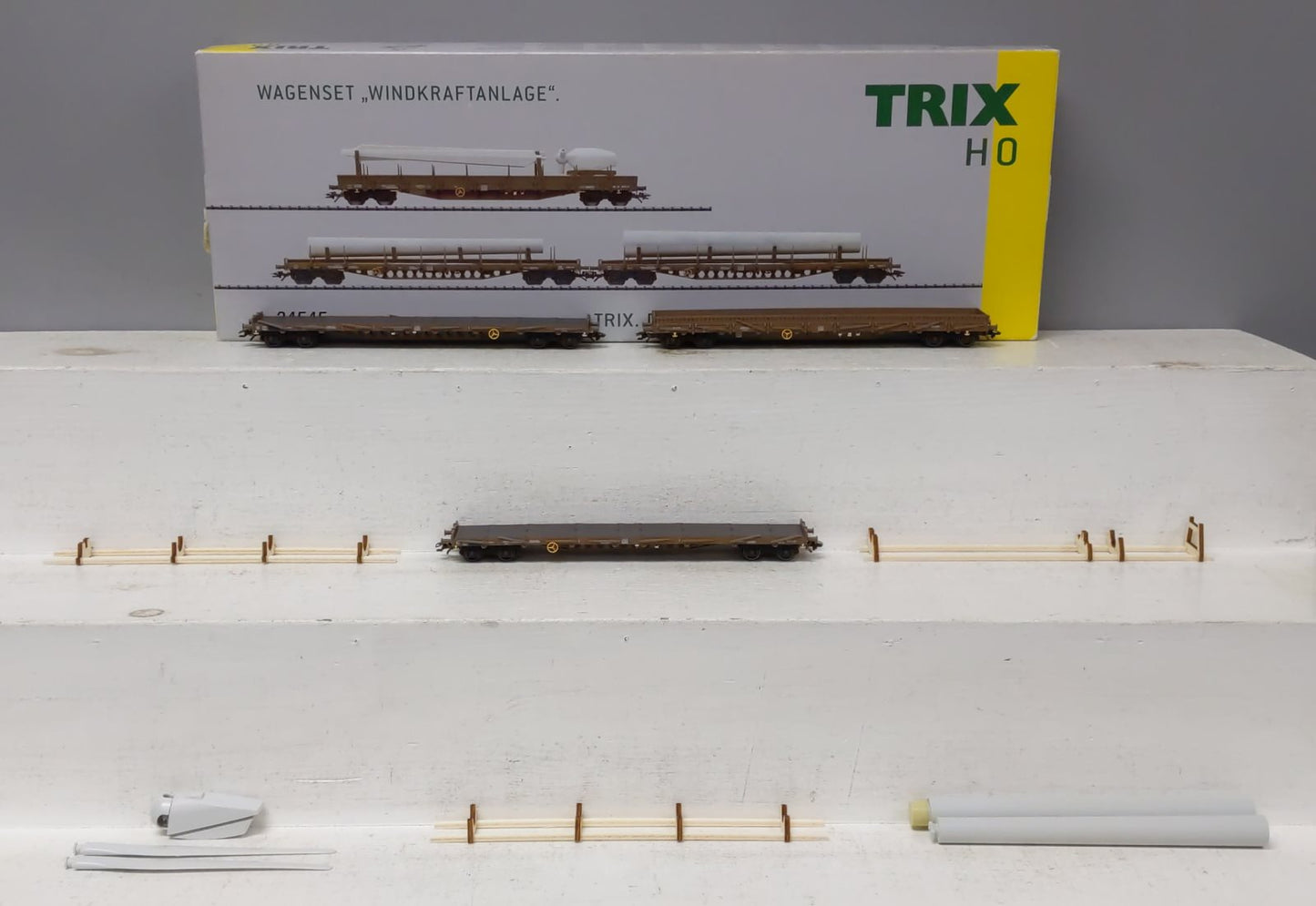Trix 24545 HO Scale Wind Power Freight Cars (Set of 3)