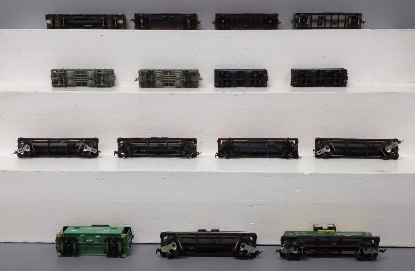 Bowser & Other HO Scale Assorted Freight Cars [15] VG