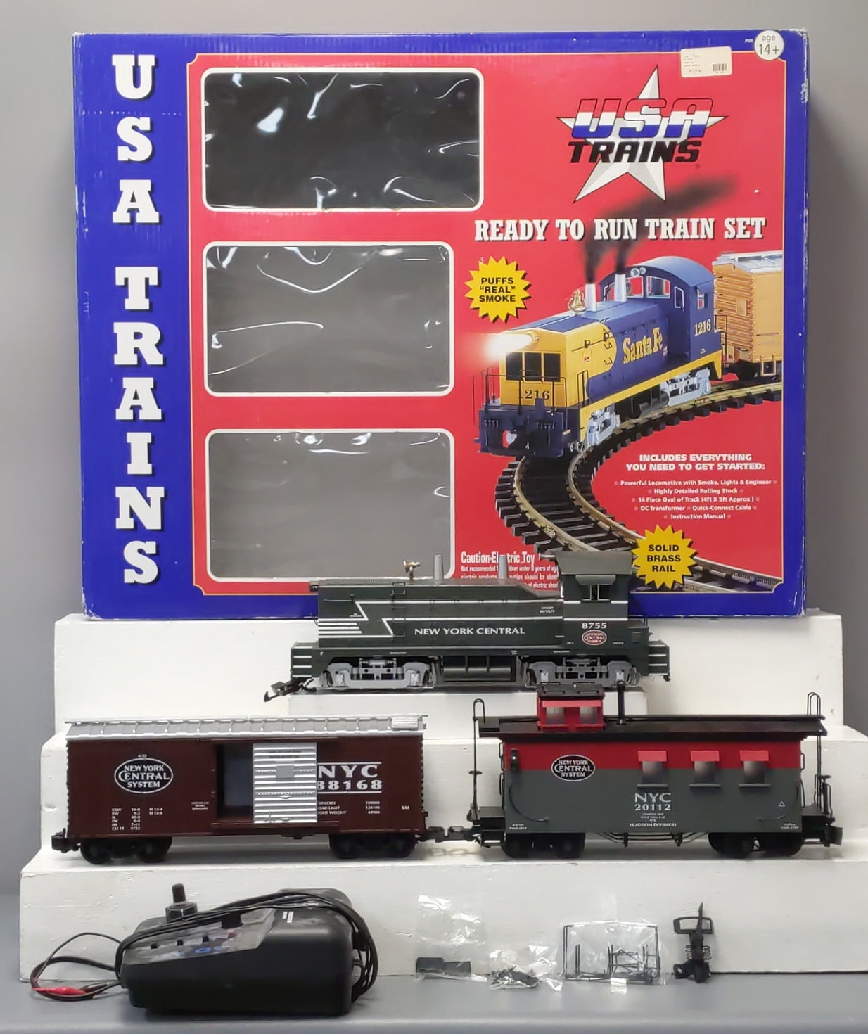 USA Trains 72304 New York Central NW-2 G Gauge Diesel Freight Starter Train Set