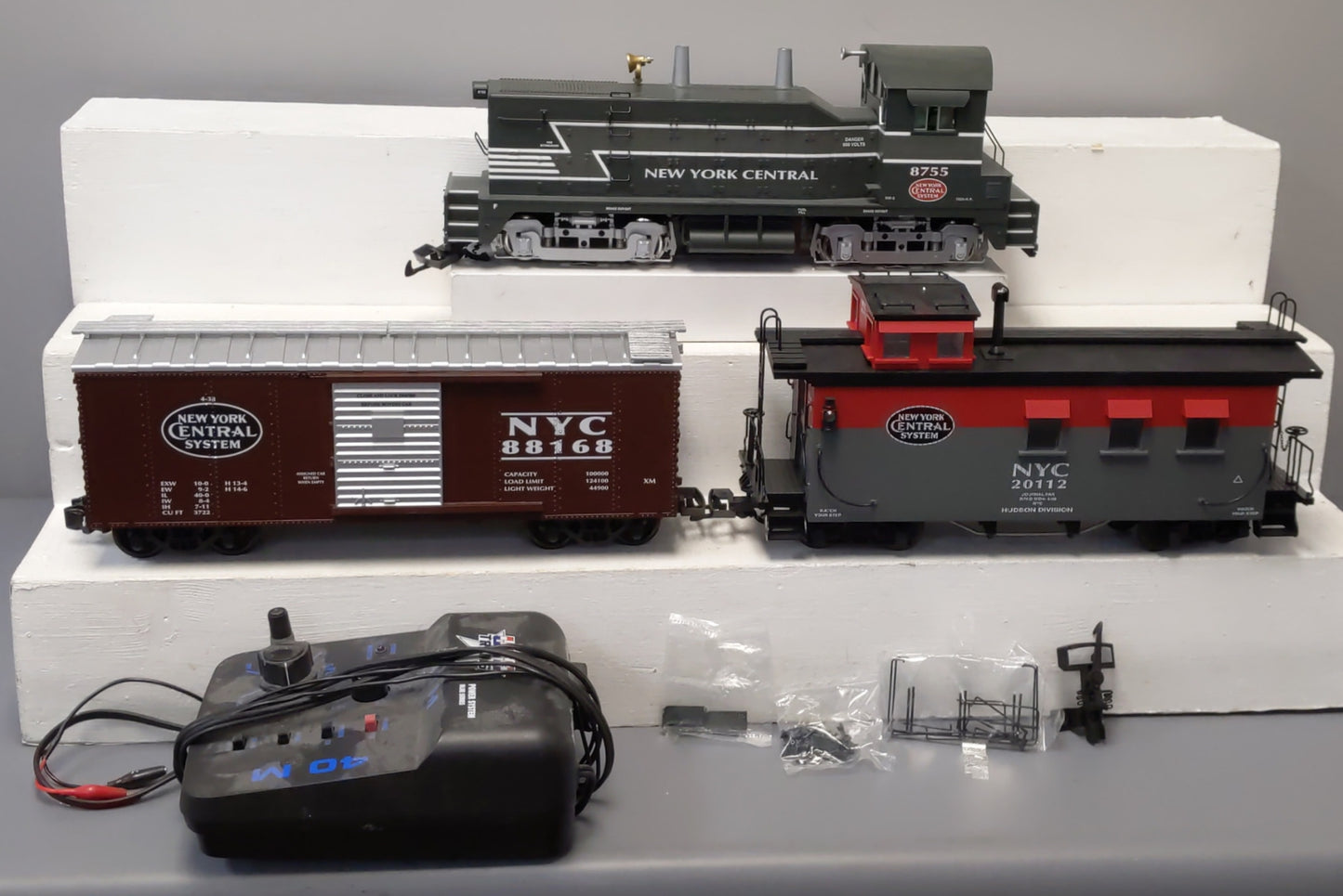 USA Trains 72304 New York Central NW-2 G Gauge Diesel Freight Starter Train Set