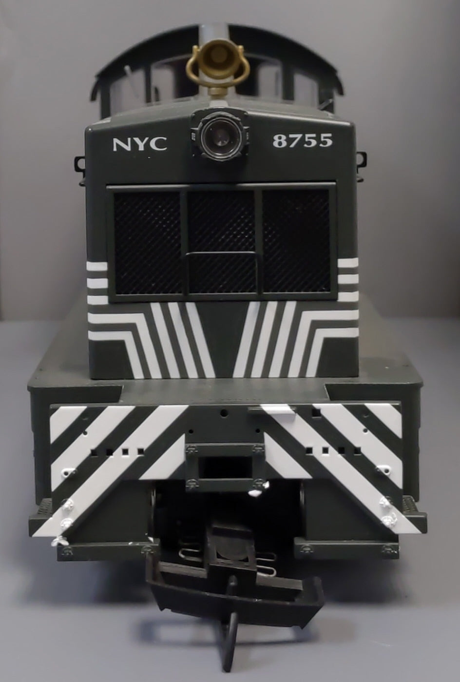 USA Trains 72304 New York Central NW-2 G Gauge Diesel Freight Starter Train Set