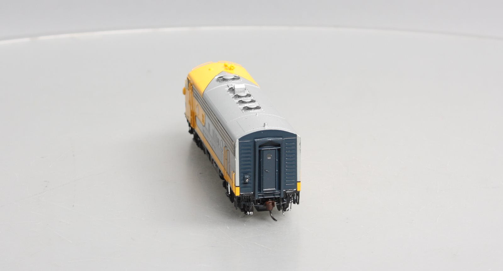 Athearn G22228 HO Santa Fe/Yellow Bonnet F7A Phase 2 Diesel Locomotive #341