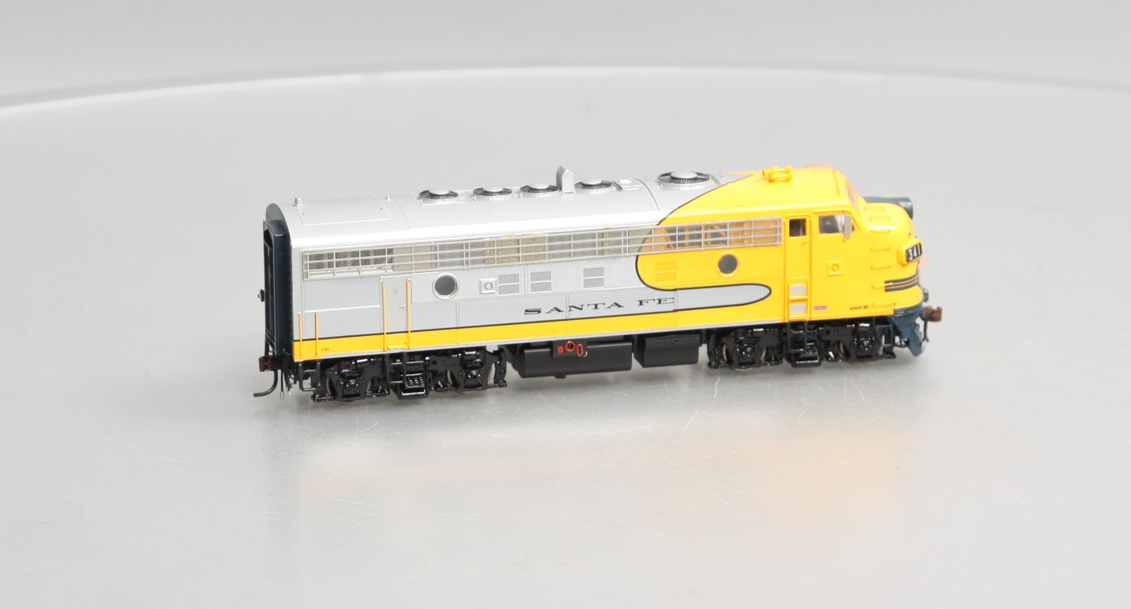 Athearn G22228 HO Santa Fe/Yellow Bonnet F7A Phase 2 Diesel Locomotive #341