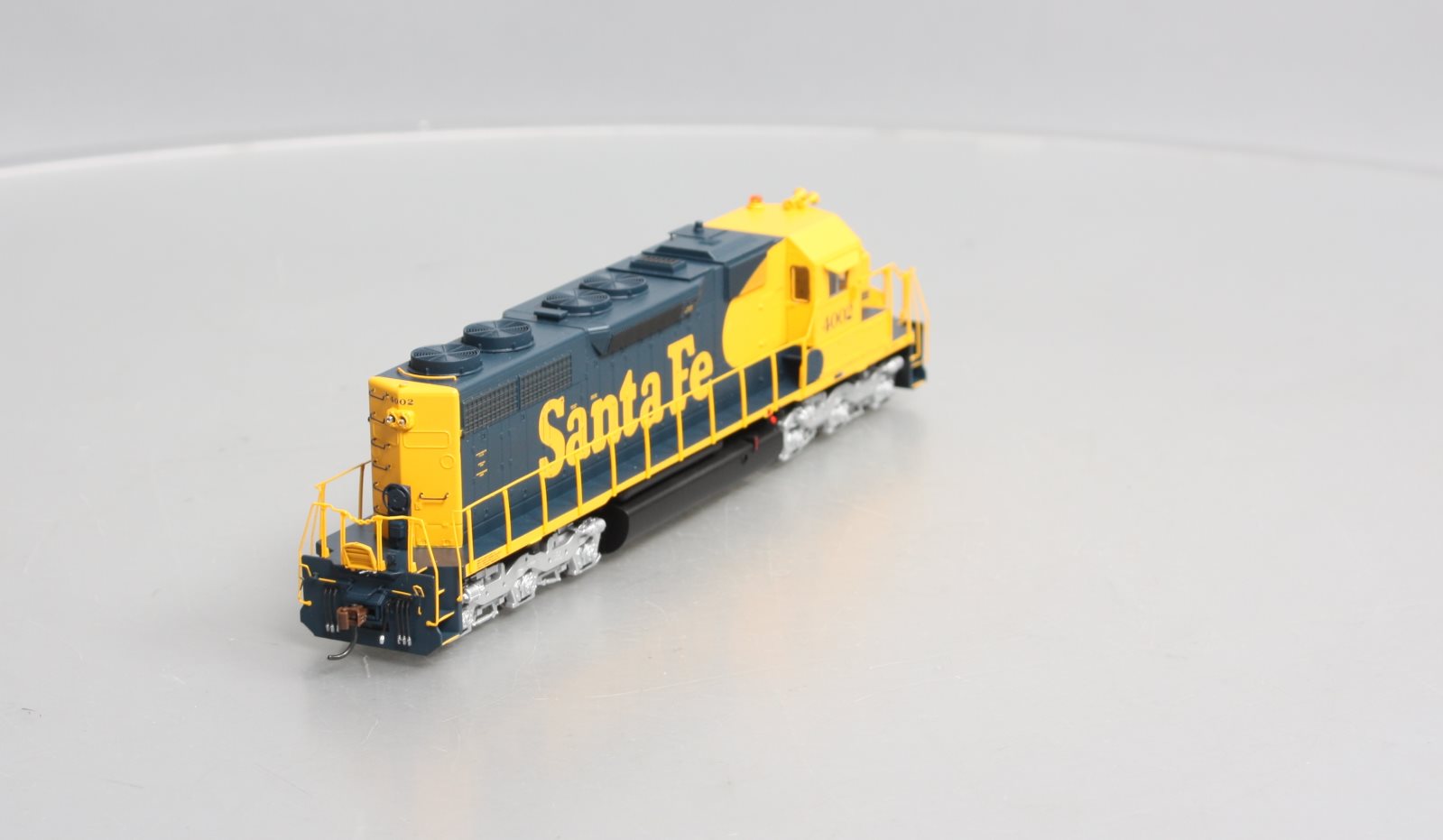 Athearn 64368 HO Scale Santa Fe SD39 Diesel Locomotive #4002