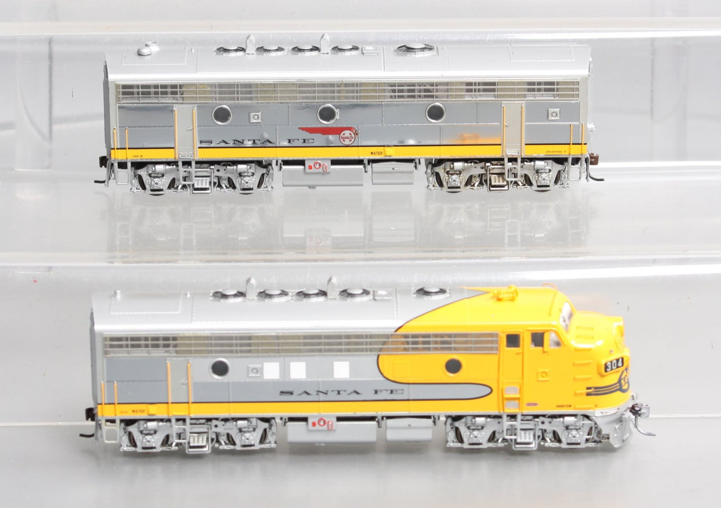 Athearn G22330 HO Santa Fe F7A/F3B Diesel Locomotive w/DCC & Sound #304L, #319B
