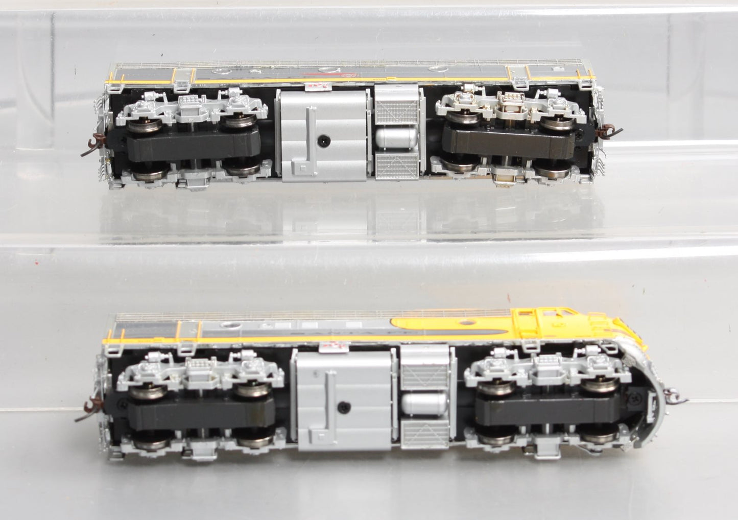 Athearn G22330 HO Santa Fe F7A/F3B Diesel Locomotive w/DCC & Sound #304L, #319B