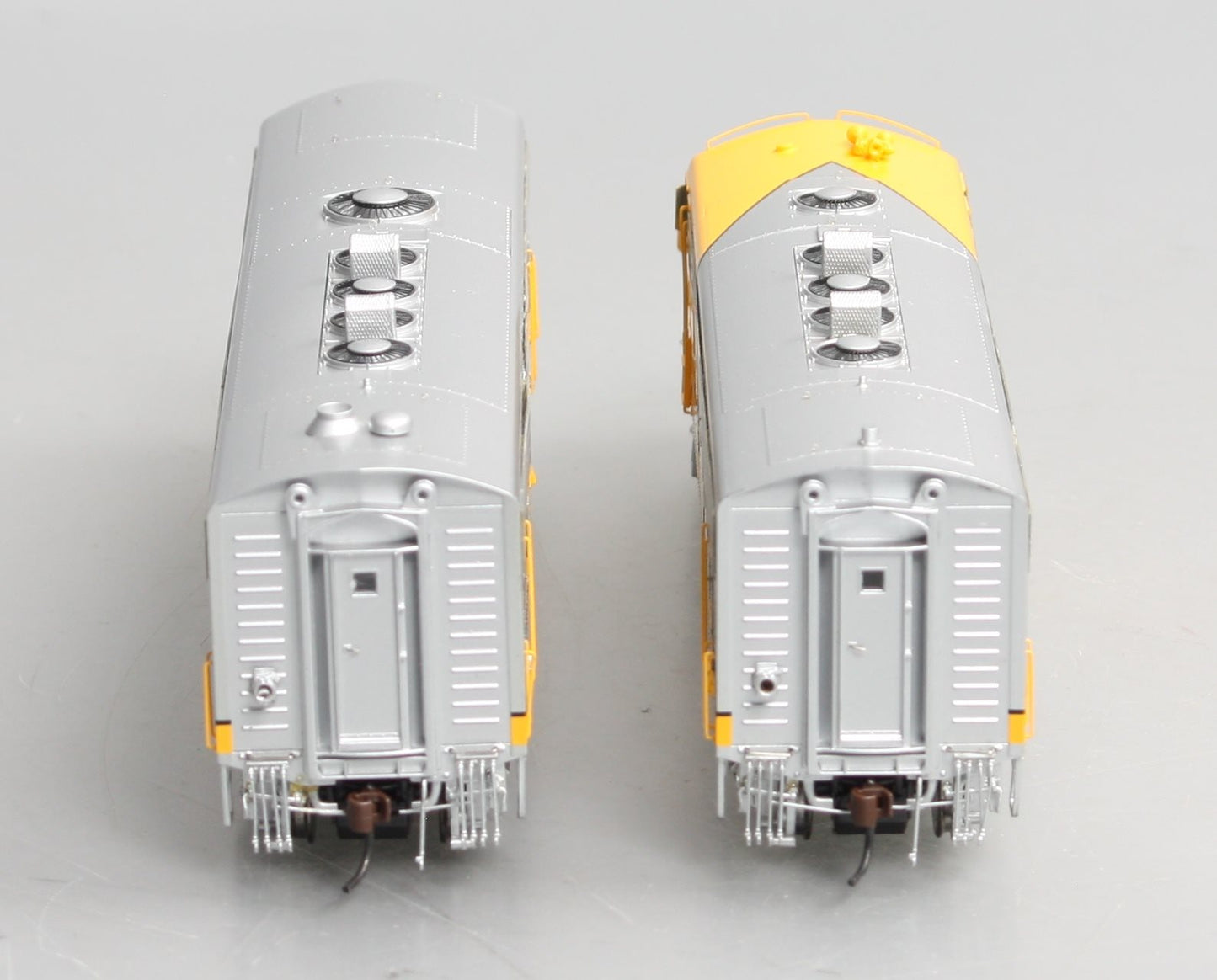 Athearn G22330 HO Santa Fe F7A/F3B Diesel Locomotive w/DCC & Sound #304L, #319B