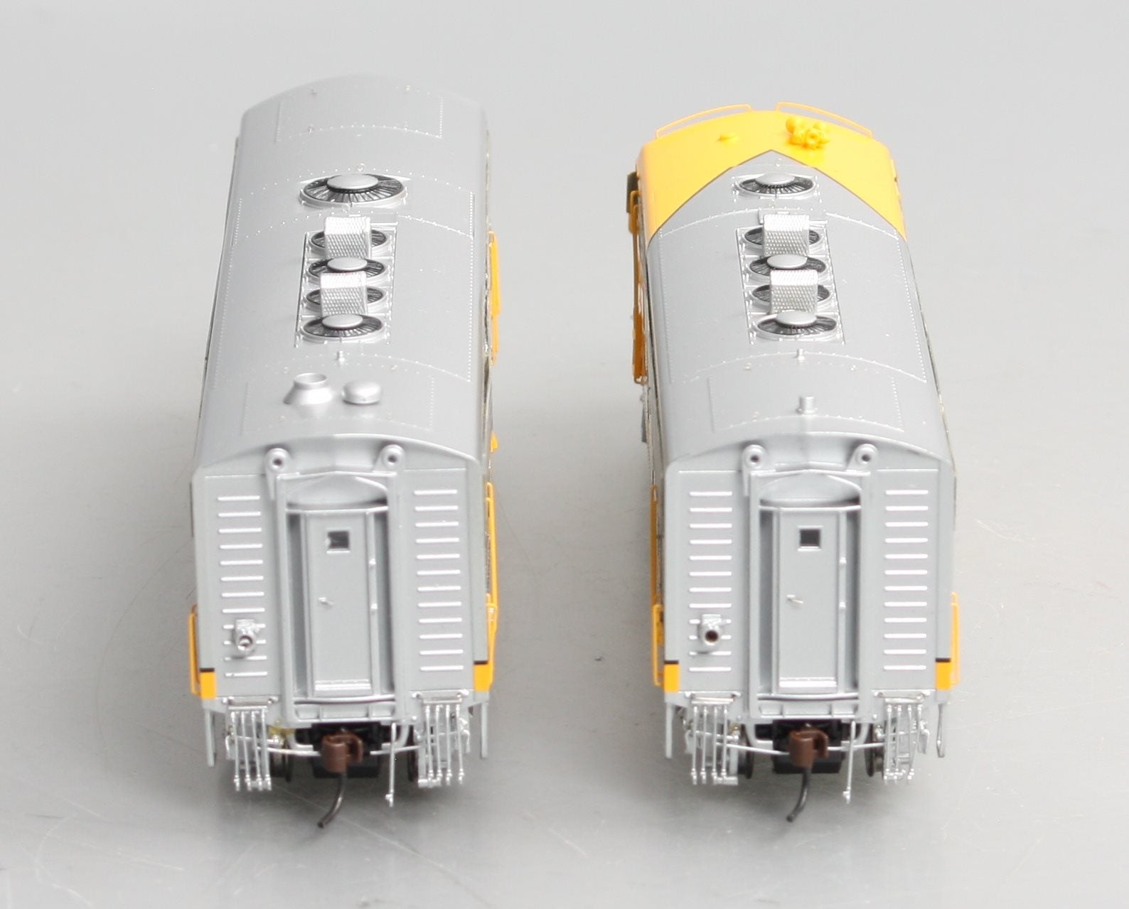 Athearn G22330 HO Santa Fe F7A/F3B Diesel Locomotive w/DCC & Sound #304L, #319B