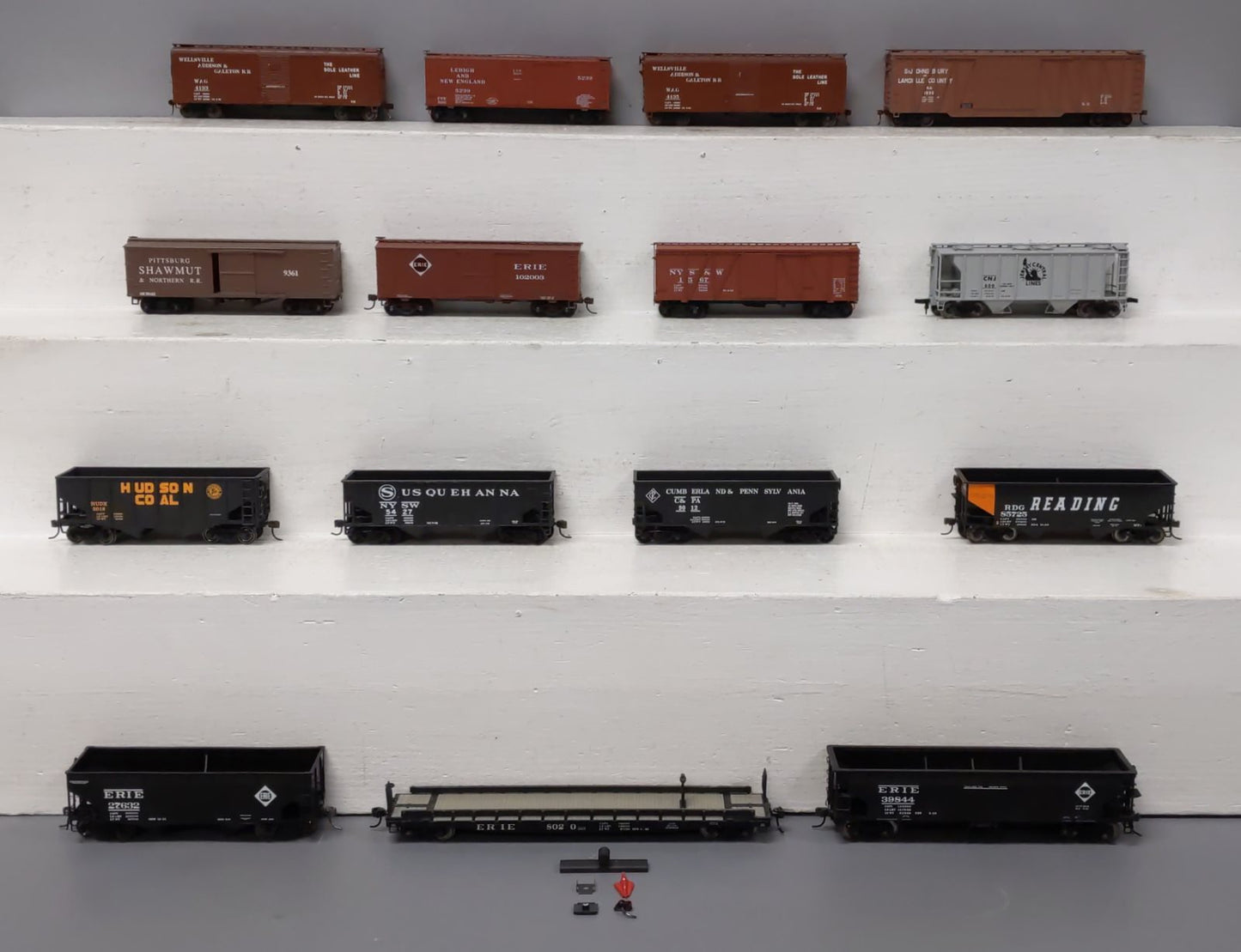Bowser & Other HO Scale Assorted Freight Cars [15] EX