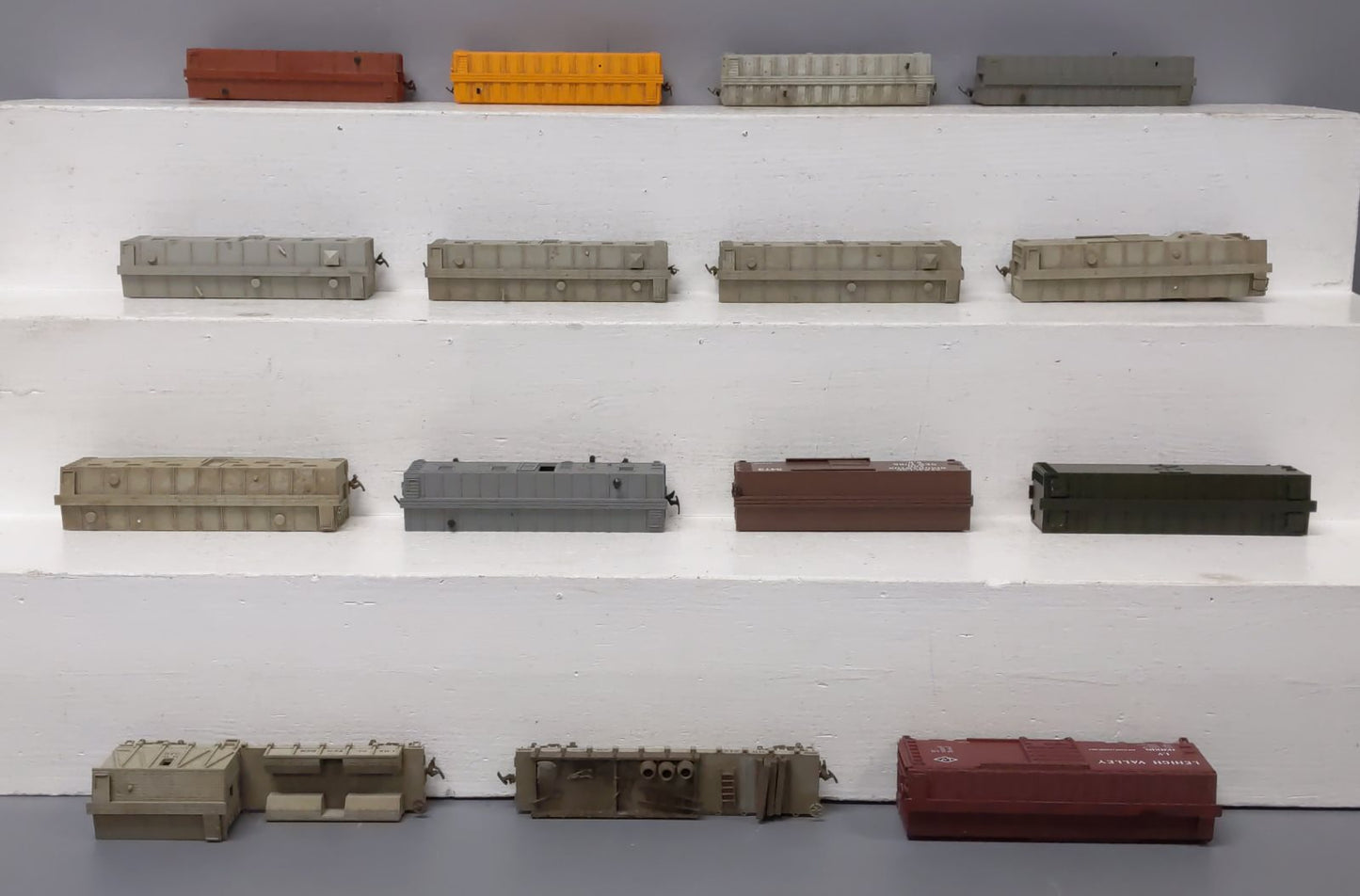 Revell & Other HO Scale Assorted Freight Cars [15] VG
