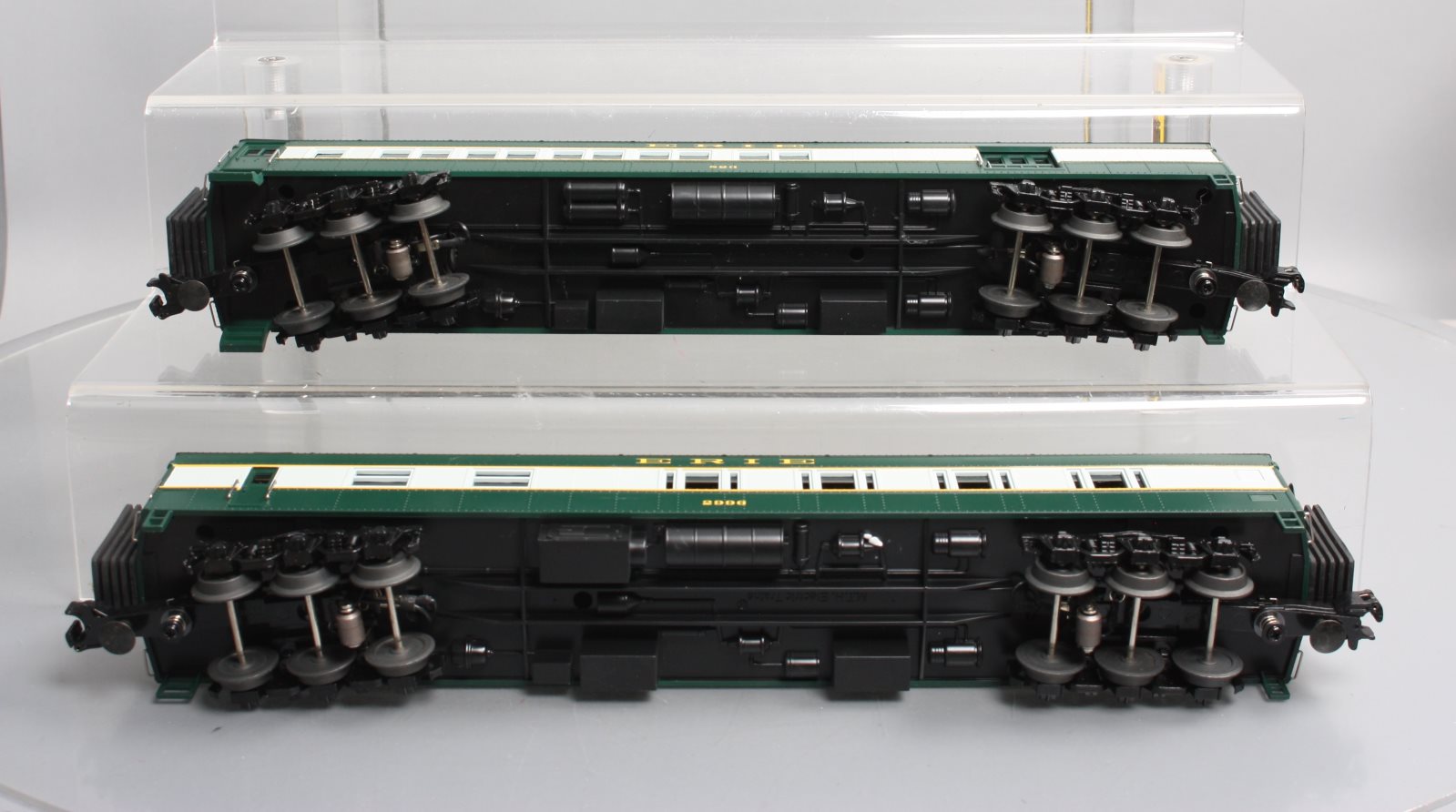 MTH 30-69068 O Erie RailKing 60’ Madison Combo/Diner Car Set (Set of 2)