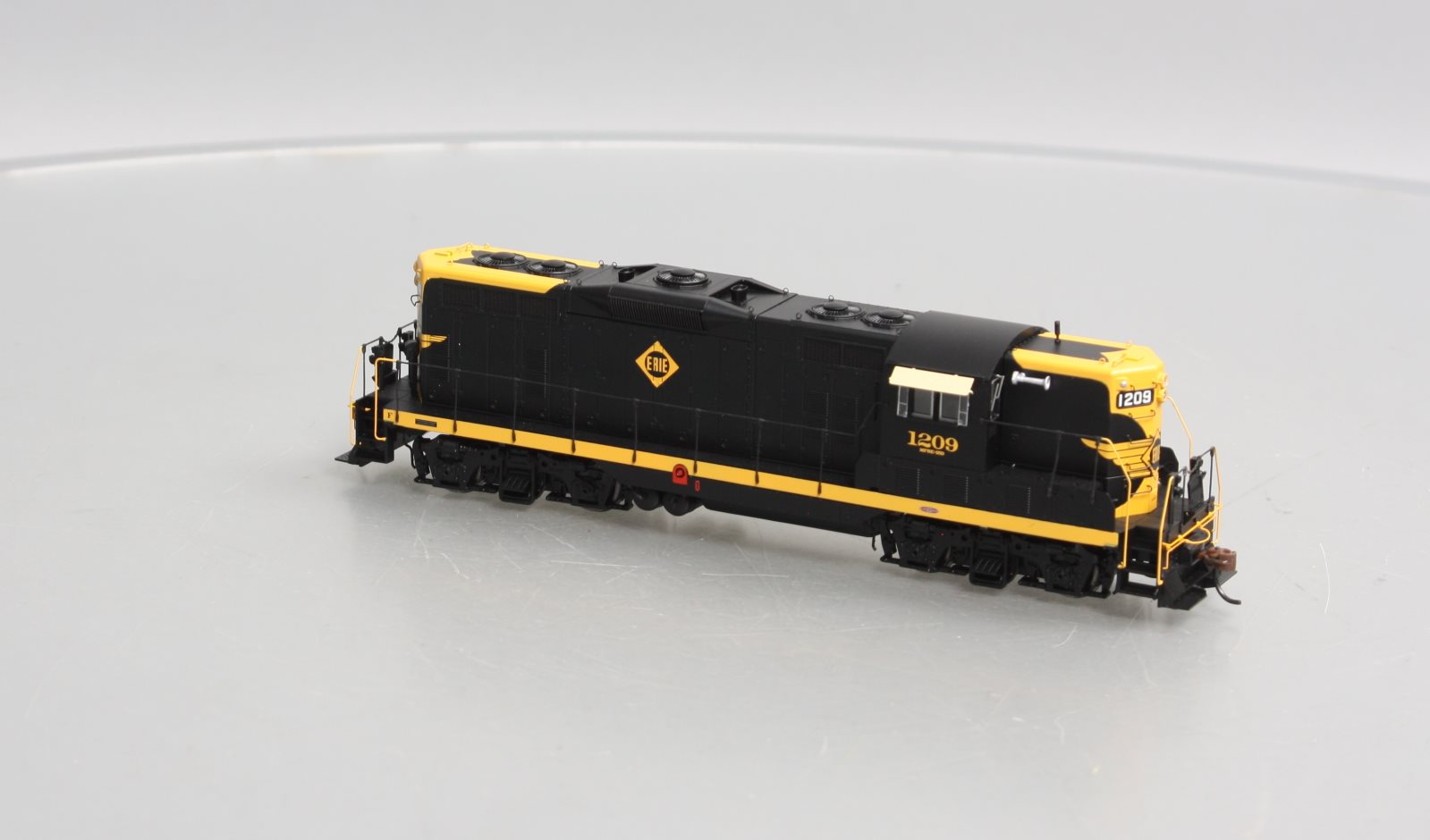 Athearn G62572 HO Erie GP7 Diesel Locomotive #1209