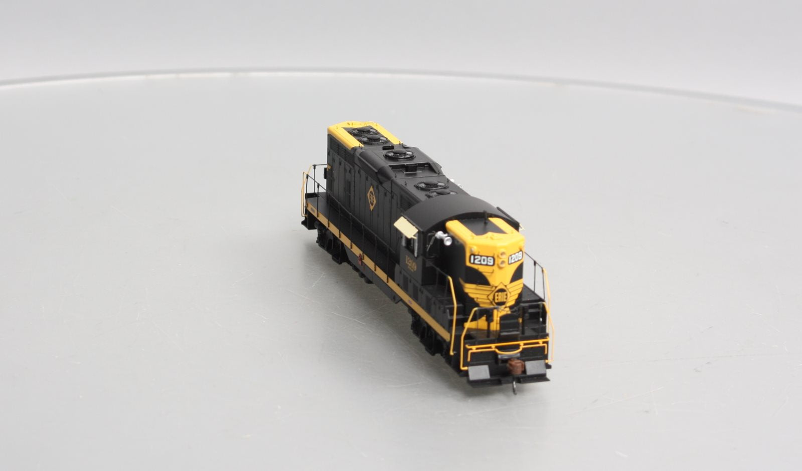 Athearn G62572 HO Erie GP7 Diesel Locomotive #1209