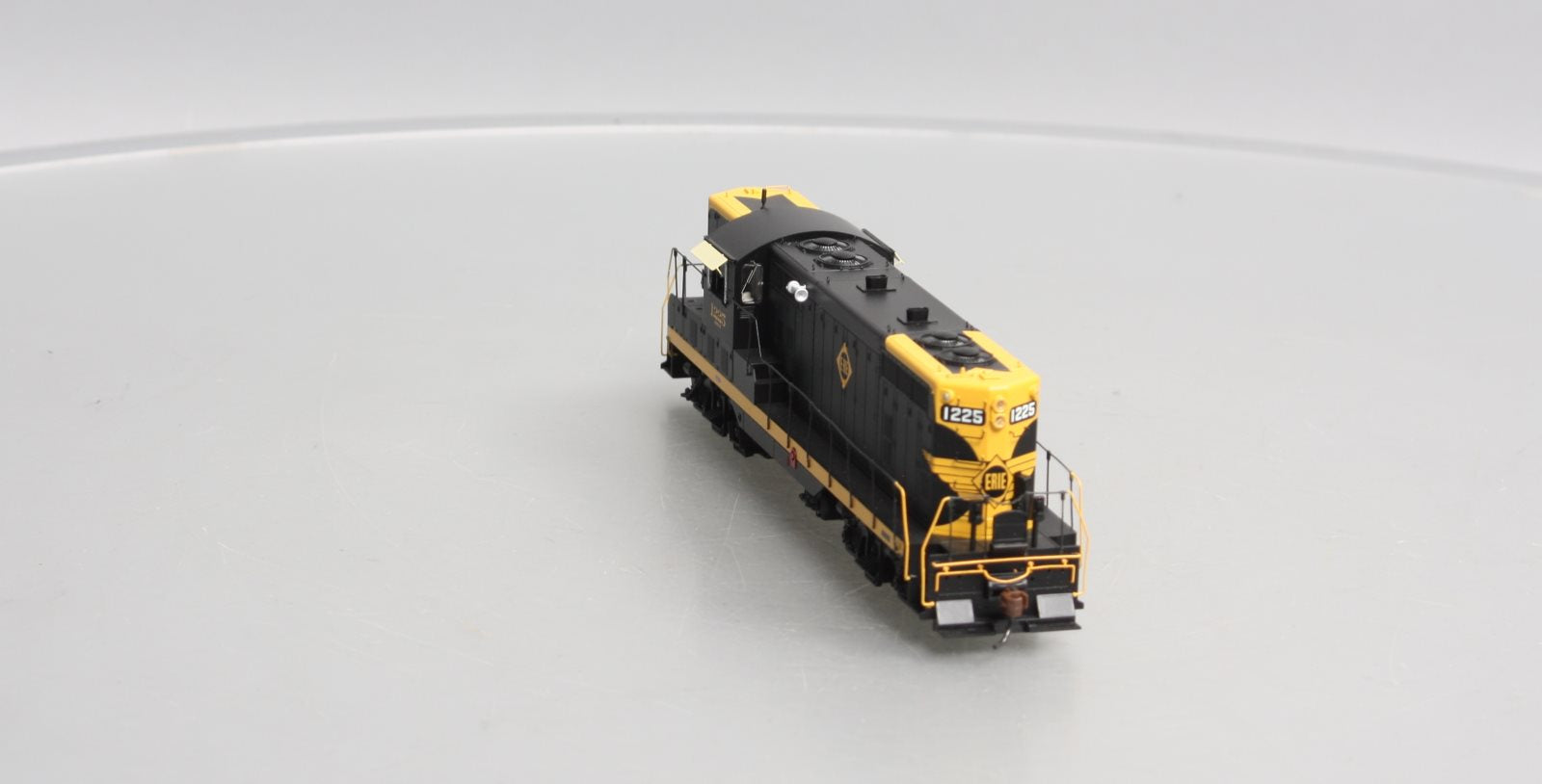 Athearn G62774 HO Erie GP7 Phase III Diesel Locomotive with DCC/Sound #1225