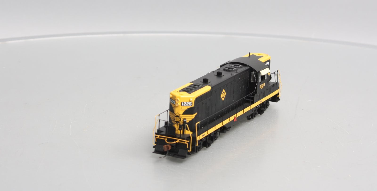 Athearn G62774 HO Erie GP7 Phase III Diesel Locomotive with DCC/Sound #1225