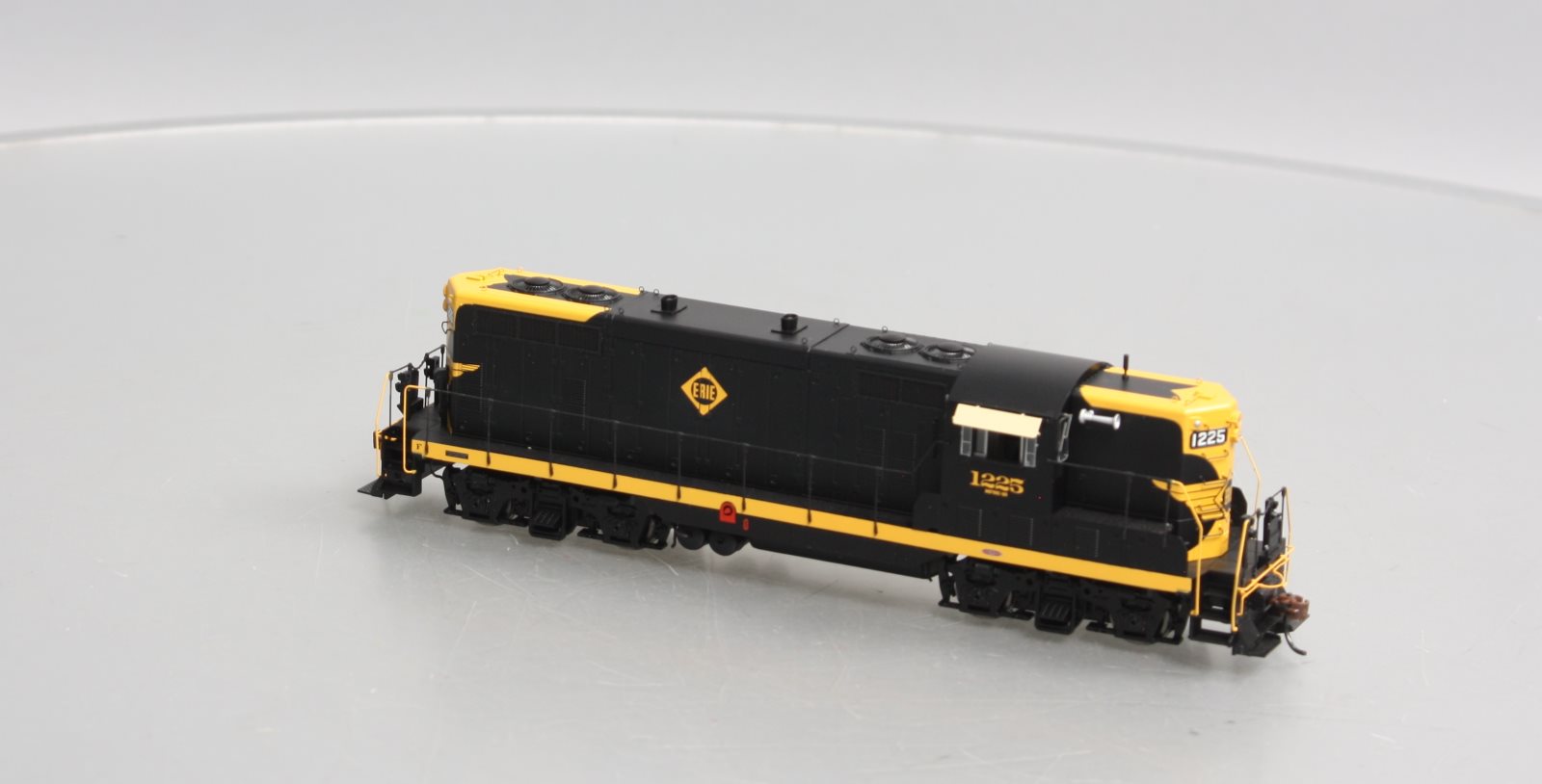 Athearn G62774 HO Erie GP7 Phase III Diesel Locomotive with DCC/Sound #1225