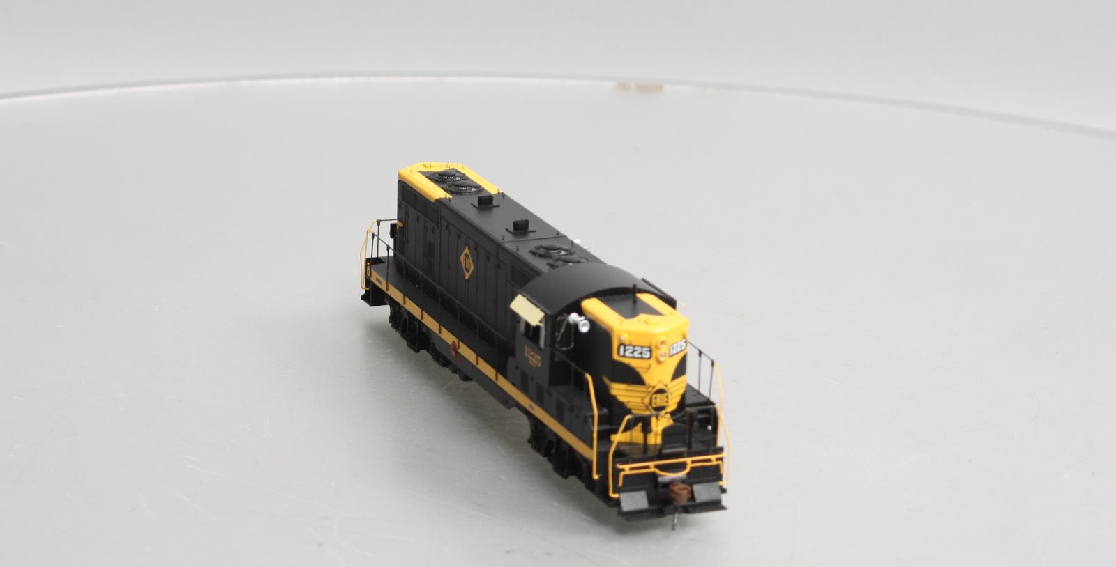 Athearn G62774 HO Erie GP7 Phase III Diesel Locomotive with DCC/Sound #1225