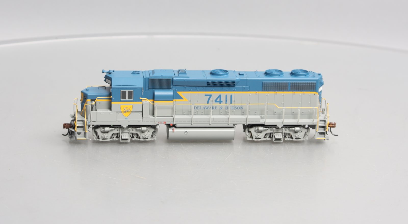 Athearn G40798 HO Delaware & Hudson GP39-2 Phase I Diesel Locomotive #7411