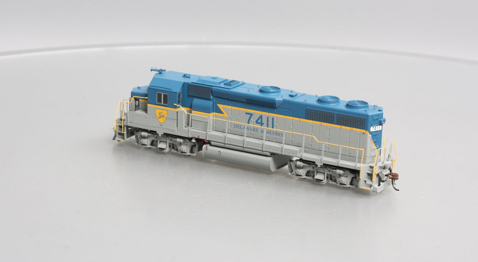 Athearn G40798 HO Delaware & Hudson GP39-2 Phase I Diesel Locomotive #7411