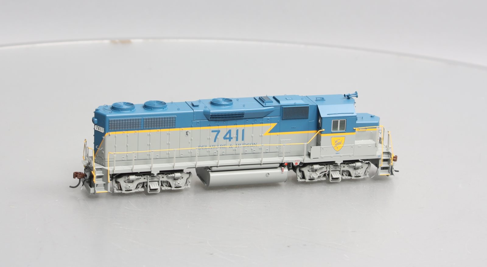 Athearn G40798 HO Delaware & Hudson GP39-2 Phase I Diesel Locomotive #7411