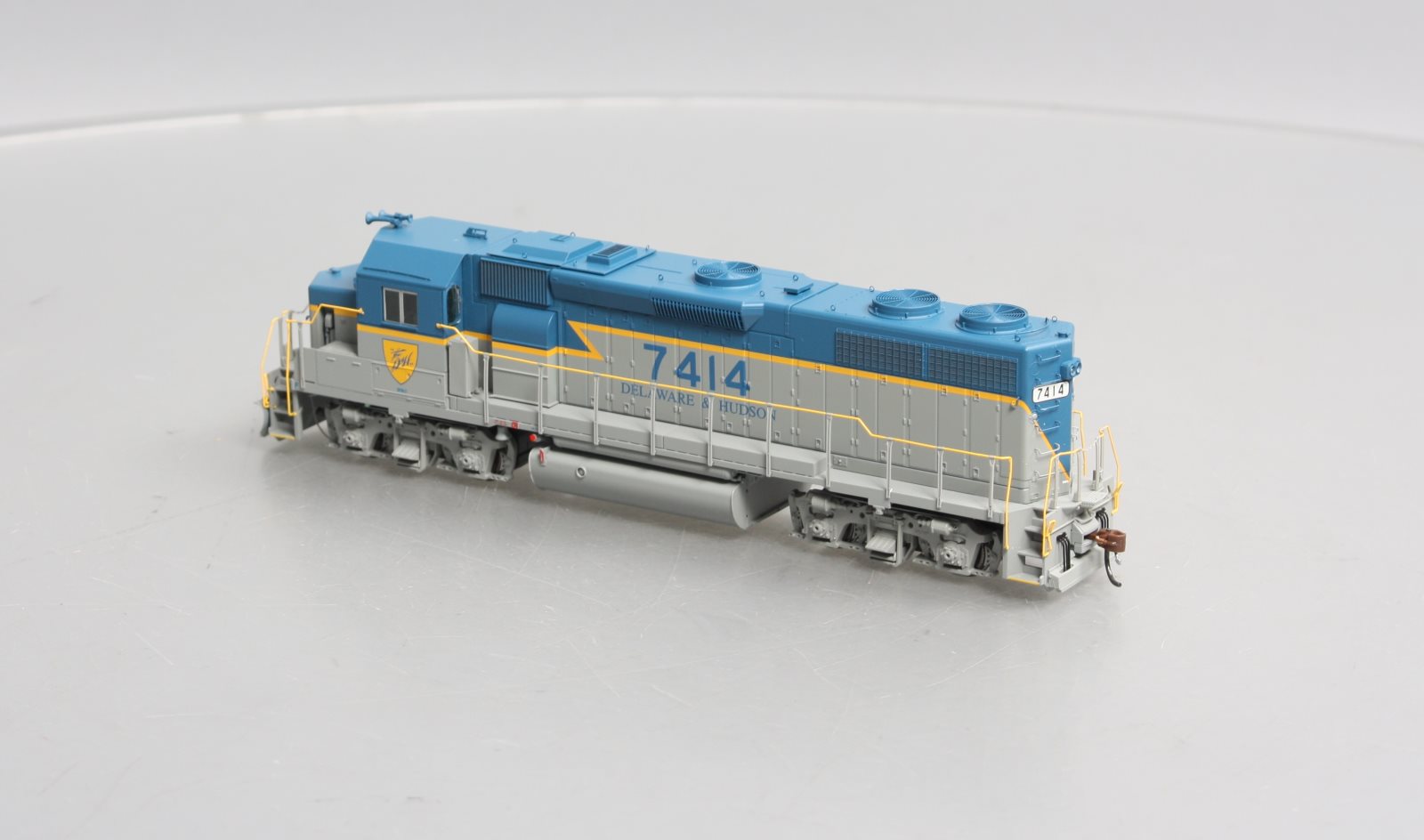 Athearn G40799 HO Delaware & Hudson GP39-2 Phase I Diesel Locomotive #7414