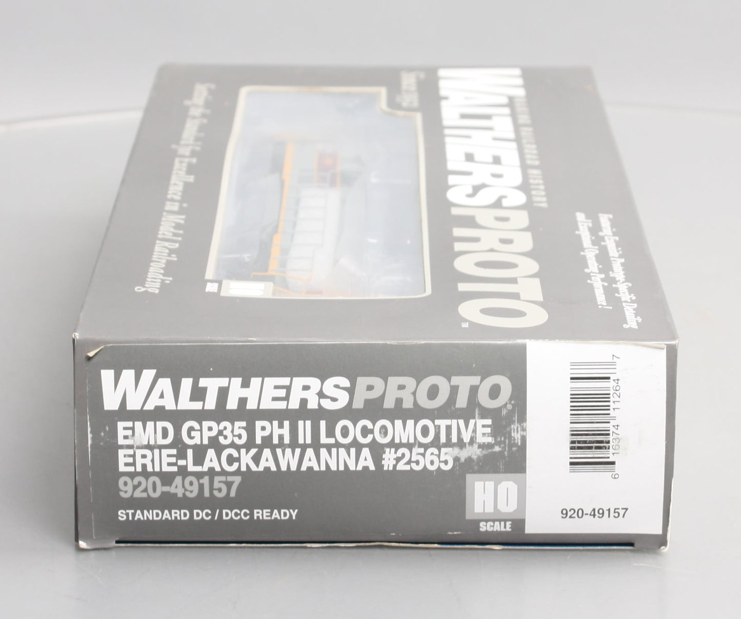 Walthers 920-49157 HO Erie Lackawanna EMD GP35 PH II Diesel Locomotive #2565