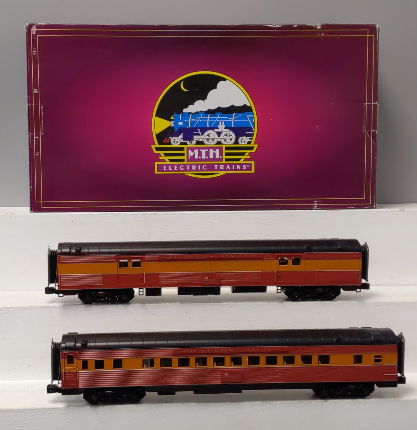 MTH 20-69239 O Gauge SP 70' Streamlined Baggage/Coach Passenger Set (Set of 2) LN/Box