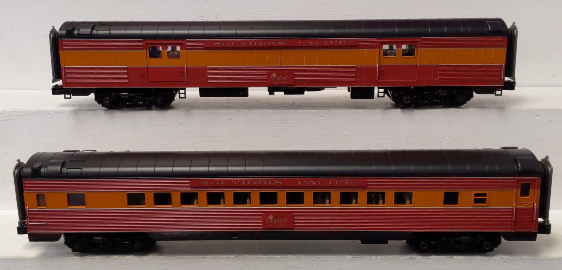 MTH 20-69239 O Gauge SP 70' Streamlined Baggage/Coach Passenger Set (Set of 2) LN/Box