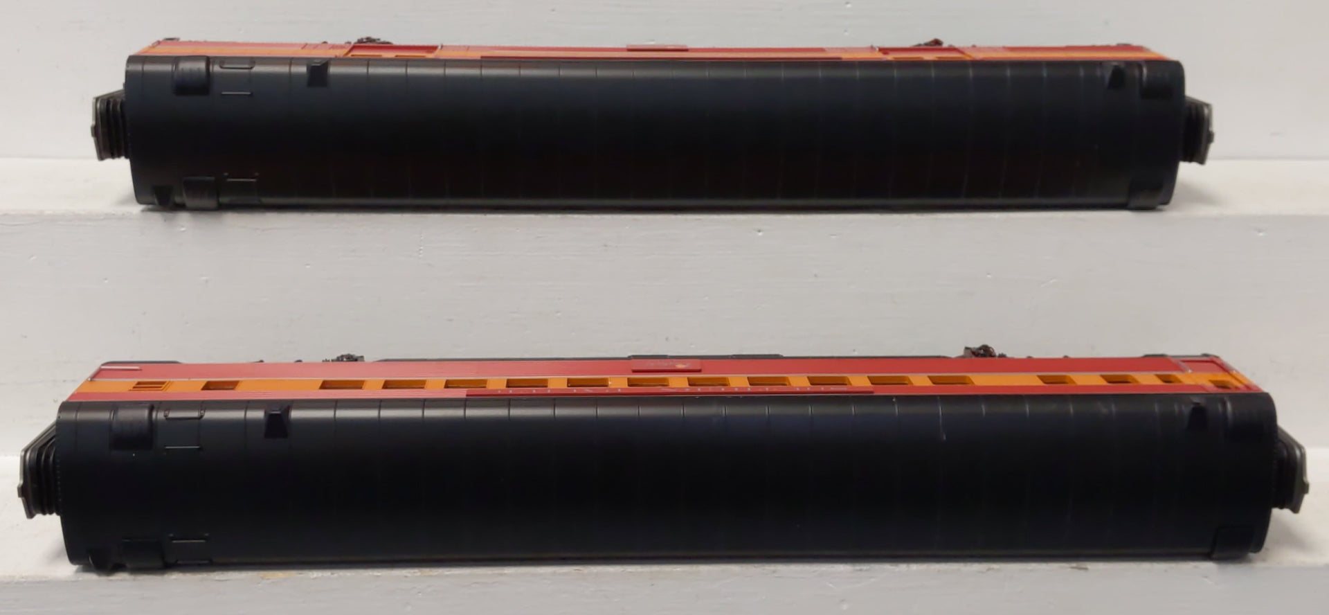 MTH 20-69239 O Gauge SP 70' Streamlined Baggage/Coach Passenger Set (Set of 2) LN/Box