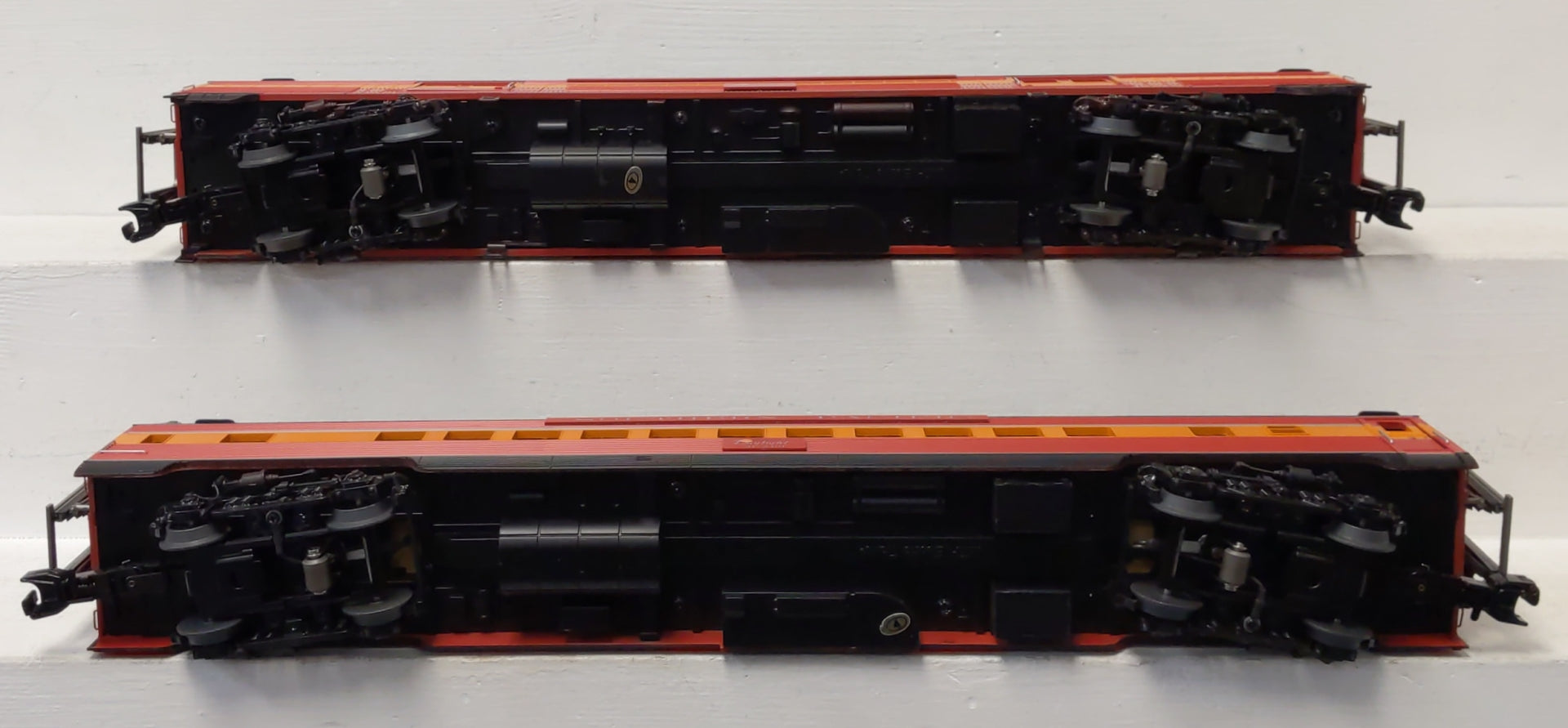 MTH 20-69239 O Gauge SP 70' Streamlined Baggage/Coach Passenger Set (Set of 2) LN/Box