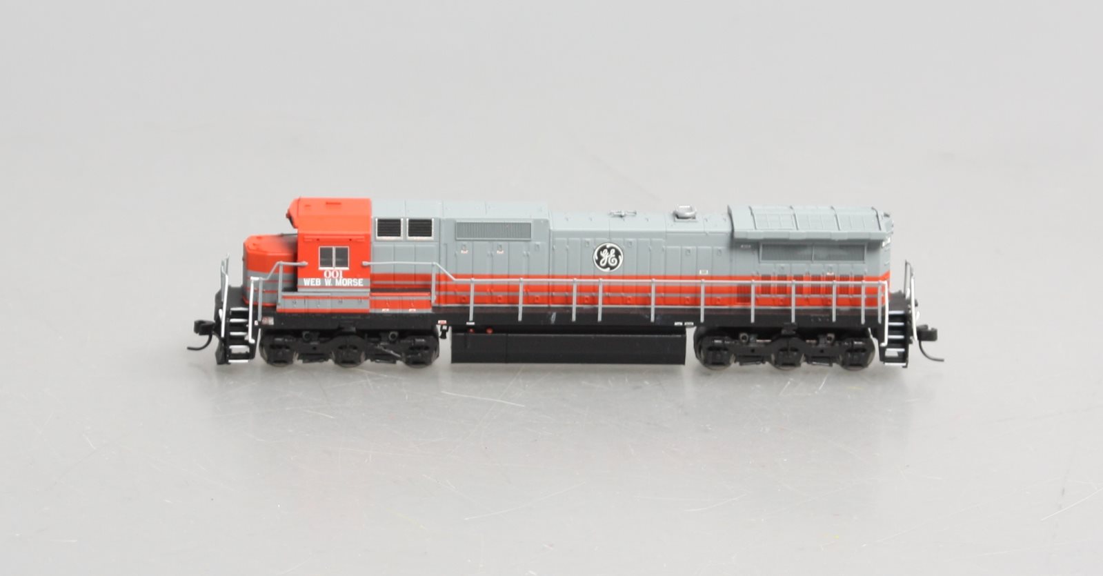 Atlas 51879 N GE Demonstrator GE Dash 8-40C Diesel Locomotive w/DCC #001