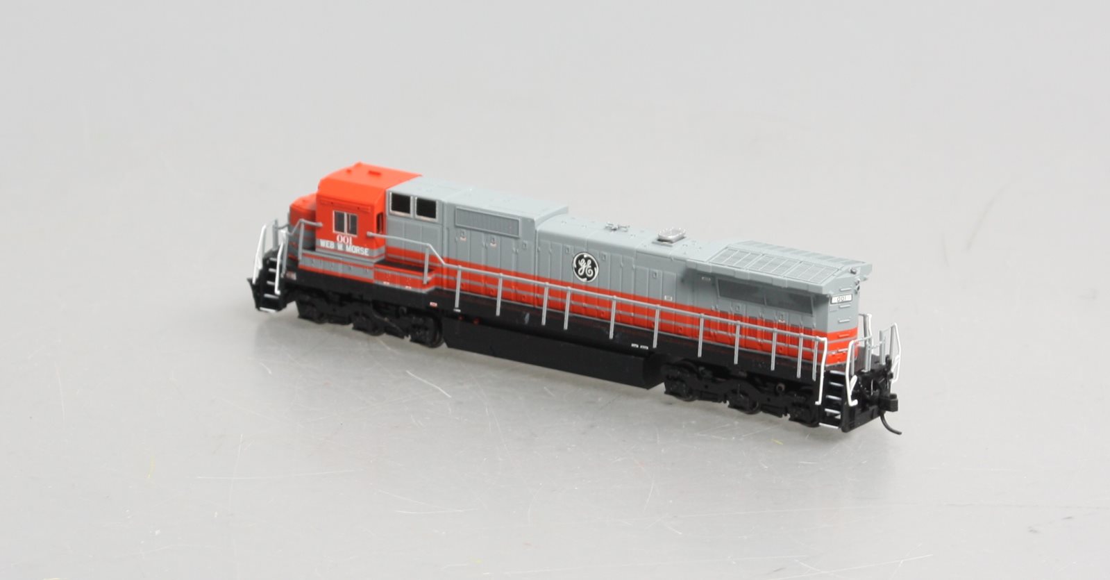 Atlas 51879 N GE Demonstrator GE Dash 8-40C Diesel Locomotive w/DCC #001