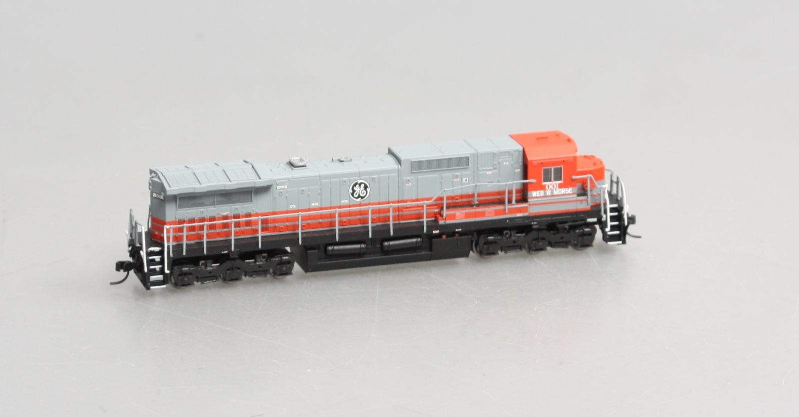 Atlas 51879 N GE Demonstrator GE Dash 8-40C Diesel Locomotive w/DCC #001