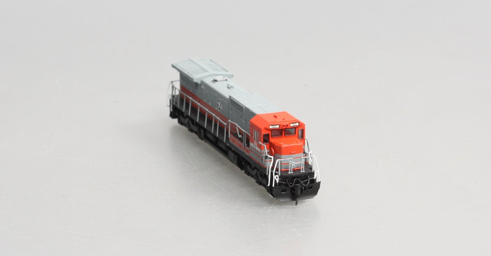 Atlas 51879 N GE Demonstrator GE Dash 8-40C Diesel Locomotive w/DCC #001