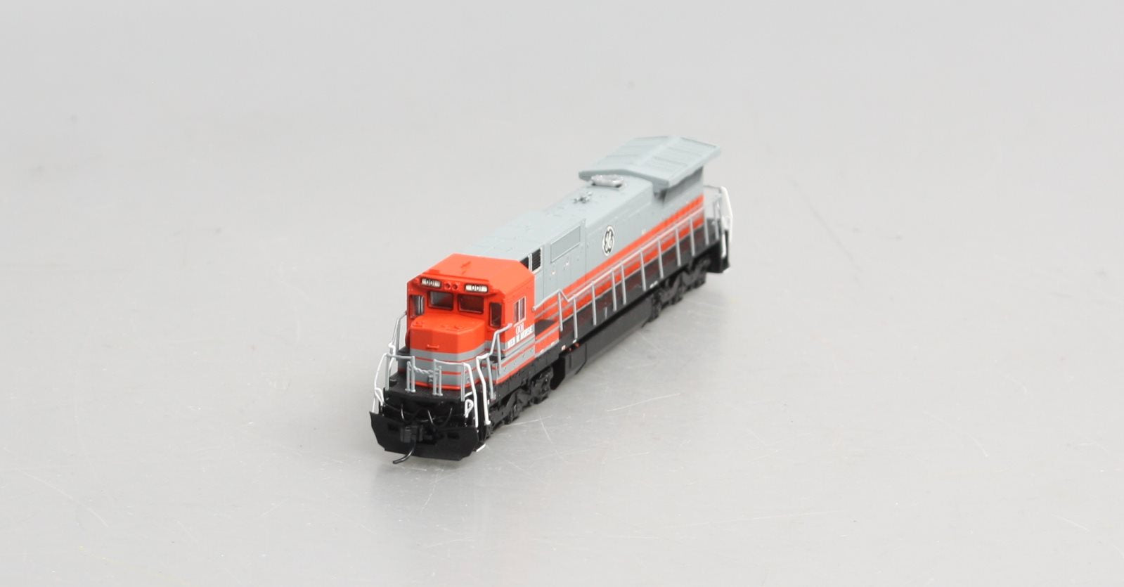 Atlas 51879 N GE Demonstrator GE Dash 8-40C Diesel Locomotive w/DCC #001