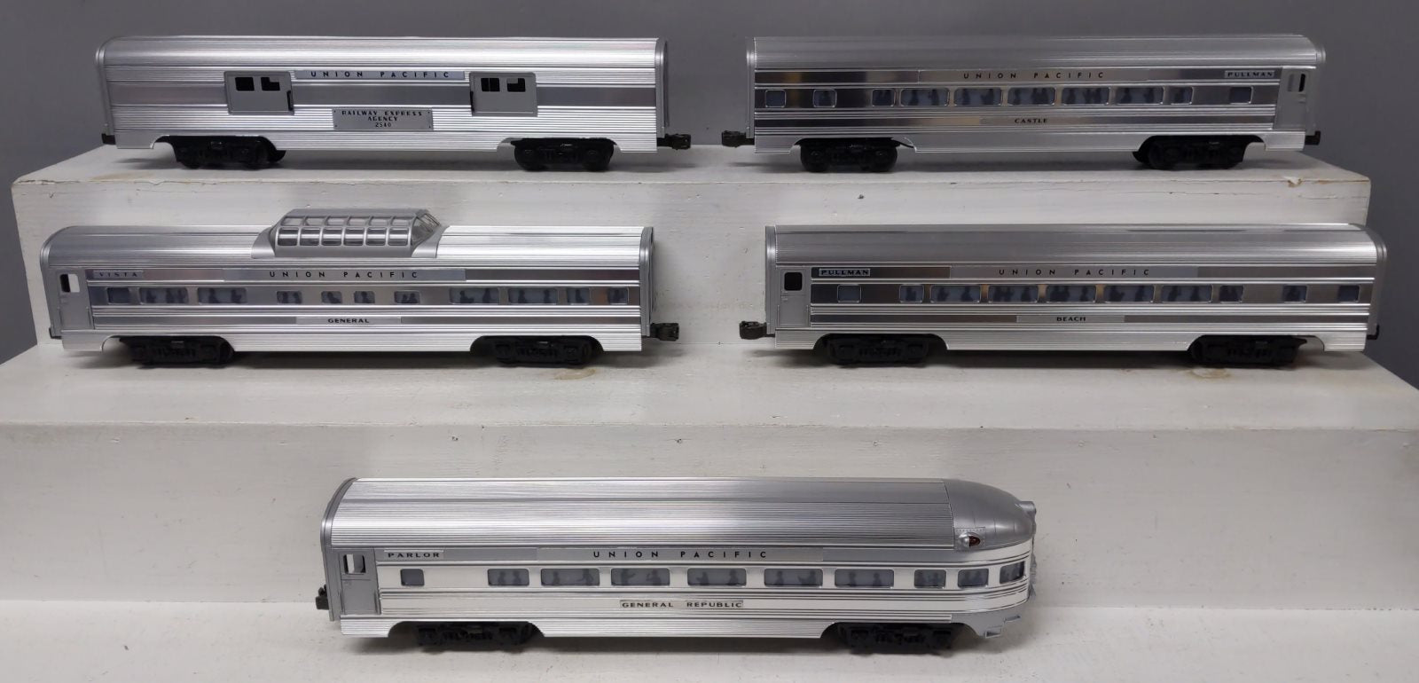 Weaver O Union Pacific Plated Ribbed Side Aluminum 5-Car Passenger Set EX