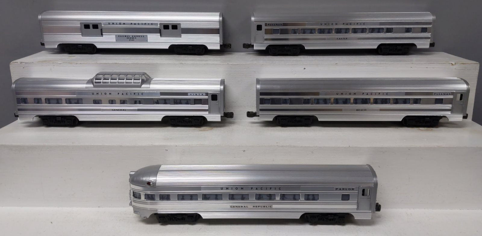 Weaver O Union Pacific Plated Ribbed Side Aluminum 5-Car Passenger Set EX