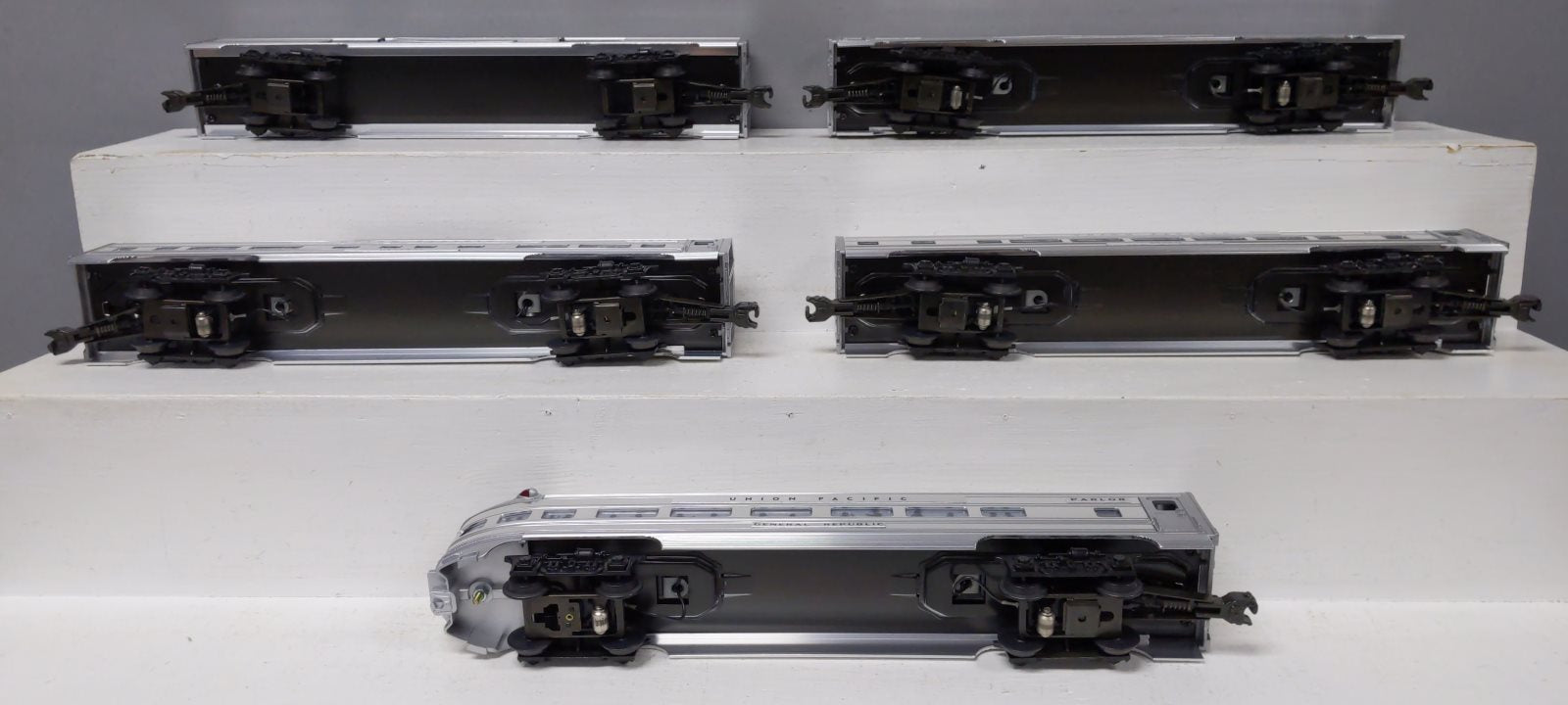 Weaver O Union Pacific Plated Ribbed Side Aluminum 5-Car Passenger Set EX
