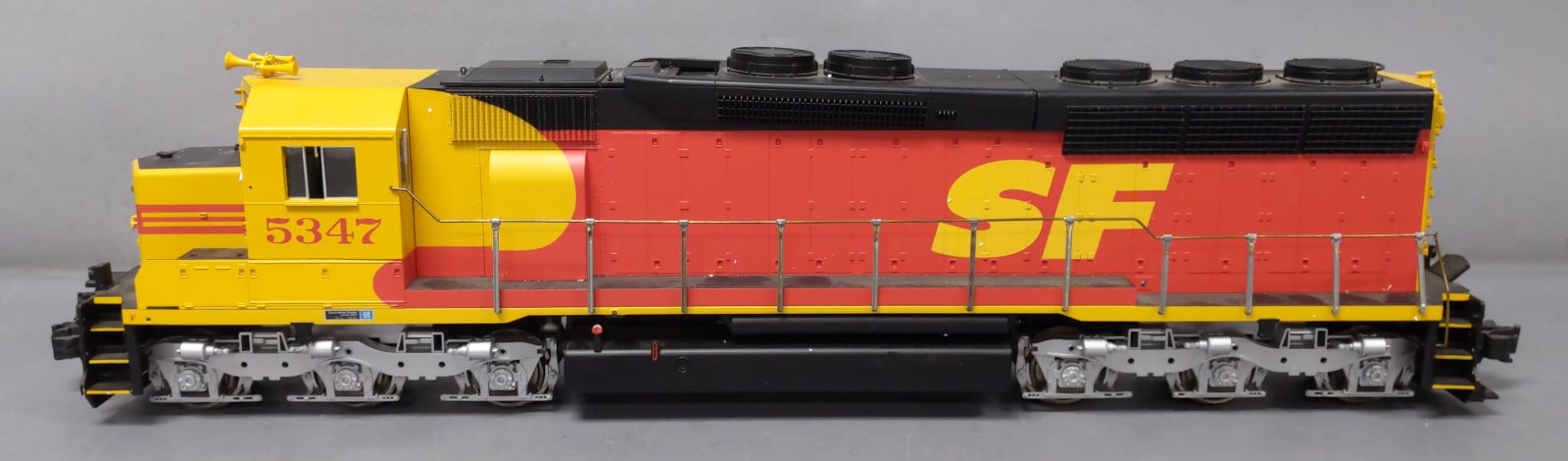 Aristo-Craft 22420 G Santa Fe SD45 Diesel Locomotive #5347 – Trainz
