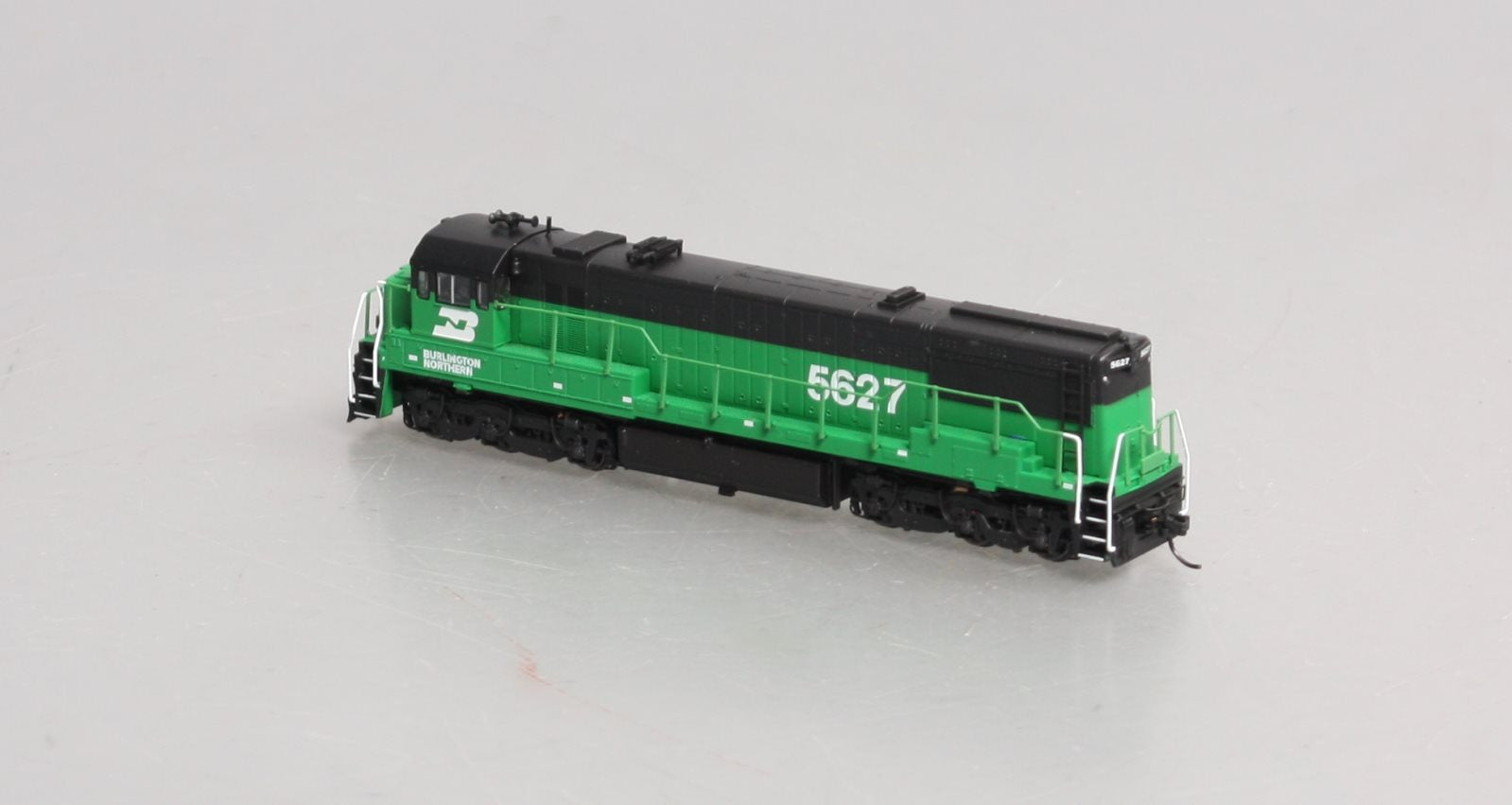 Arnold HN2217 N Burlington Northern GE U25C Phase IIIb #5627