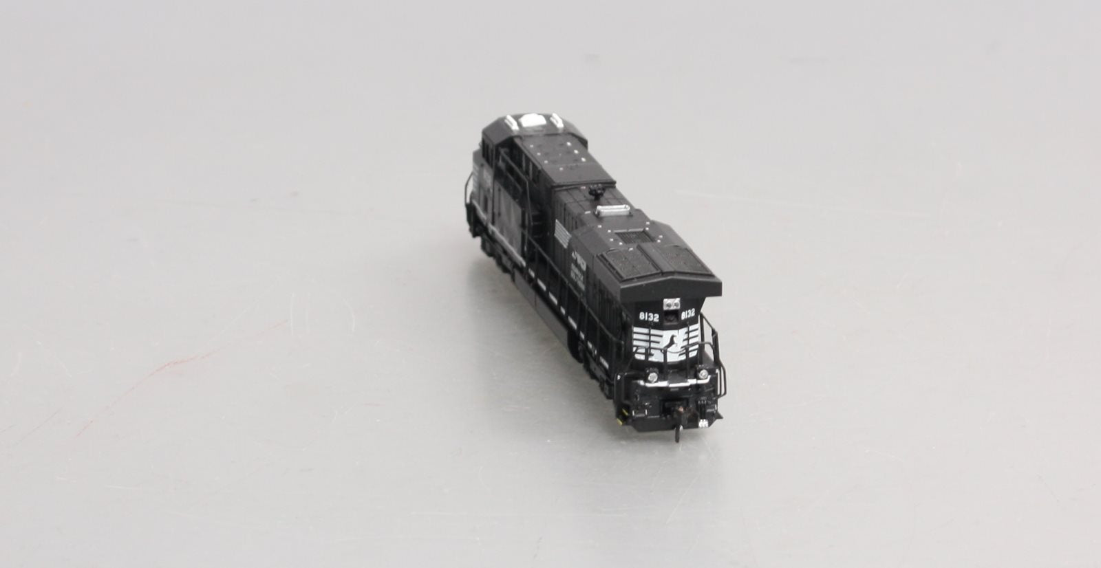 Broadway Limited 3900 N Norfolk Southern GE ES44AC Diesel Locomotive #8132