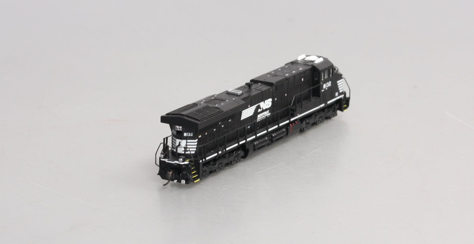 Broadway Limited 3900 N Norfolk Southern GE ES44AC Diesel Locomotive #8132