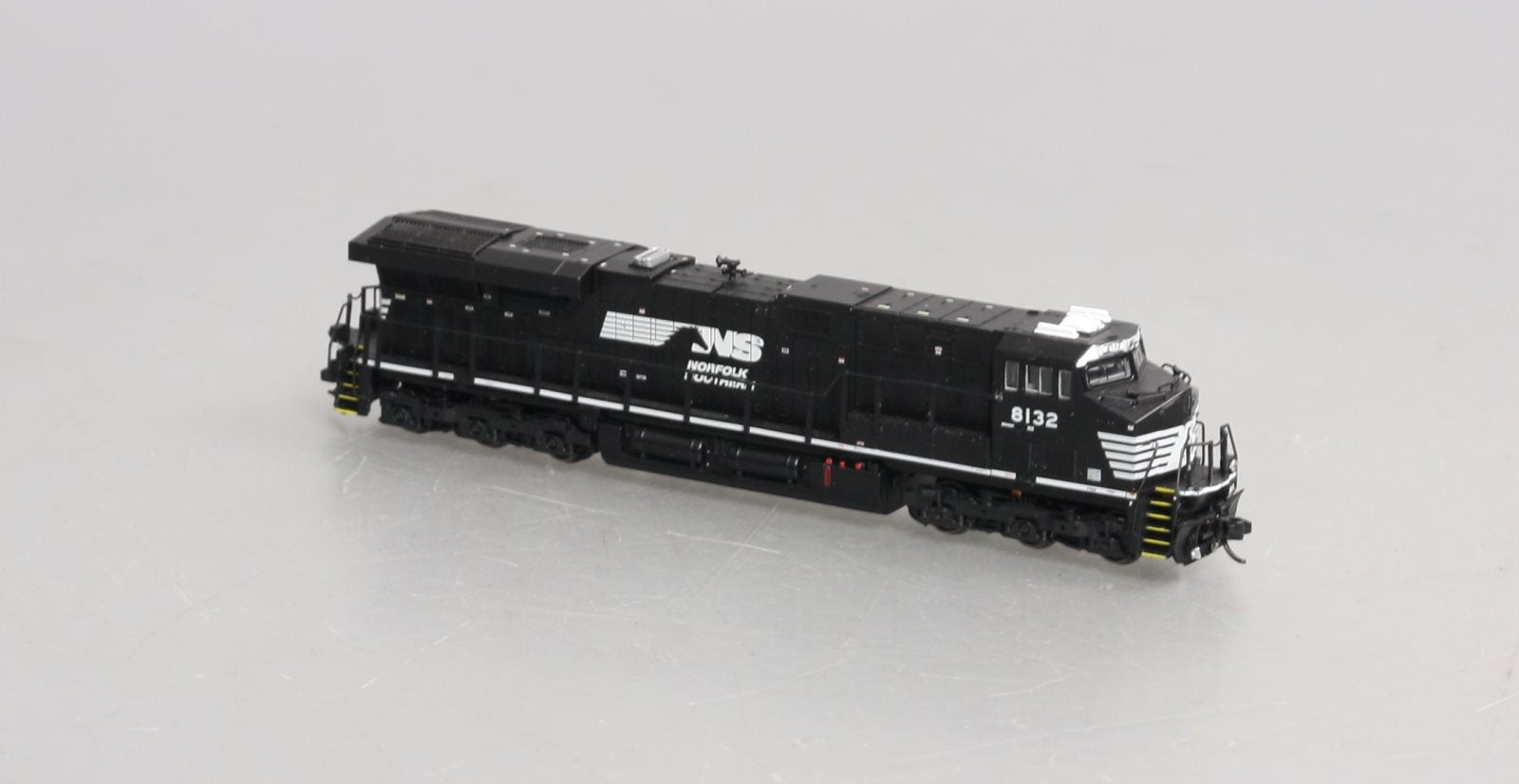 Broadway Limited 3900 N Norfolk Southern GE ES44AC Diesel Locomotive #8132