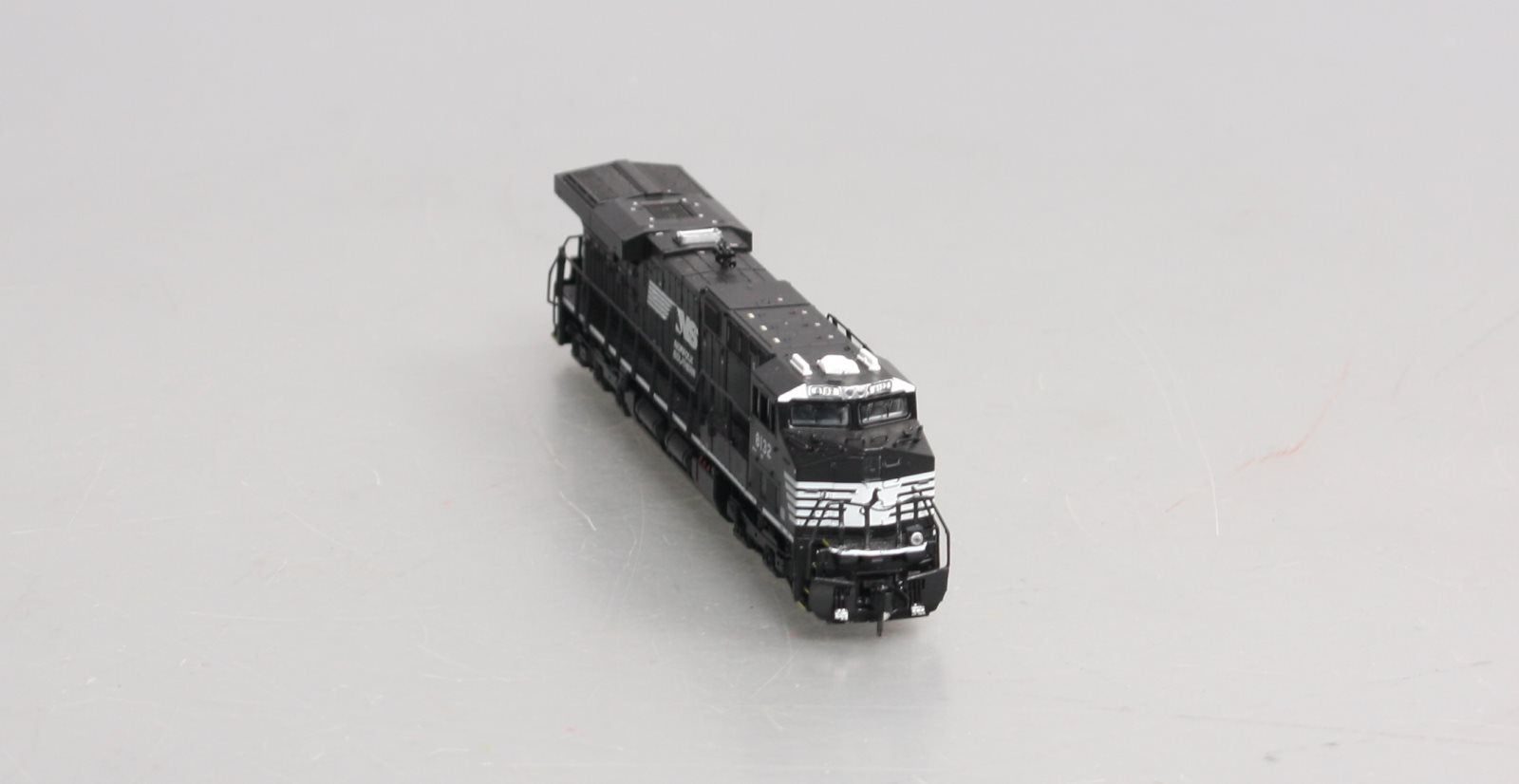 Broadway Limited 3900 N Norfolk Southern GE ES44AC Diesel Locomotive #8132