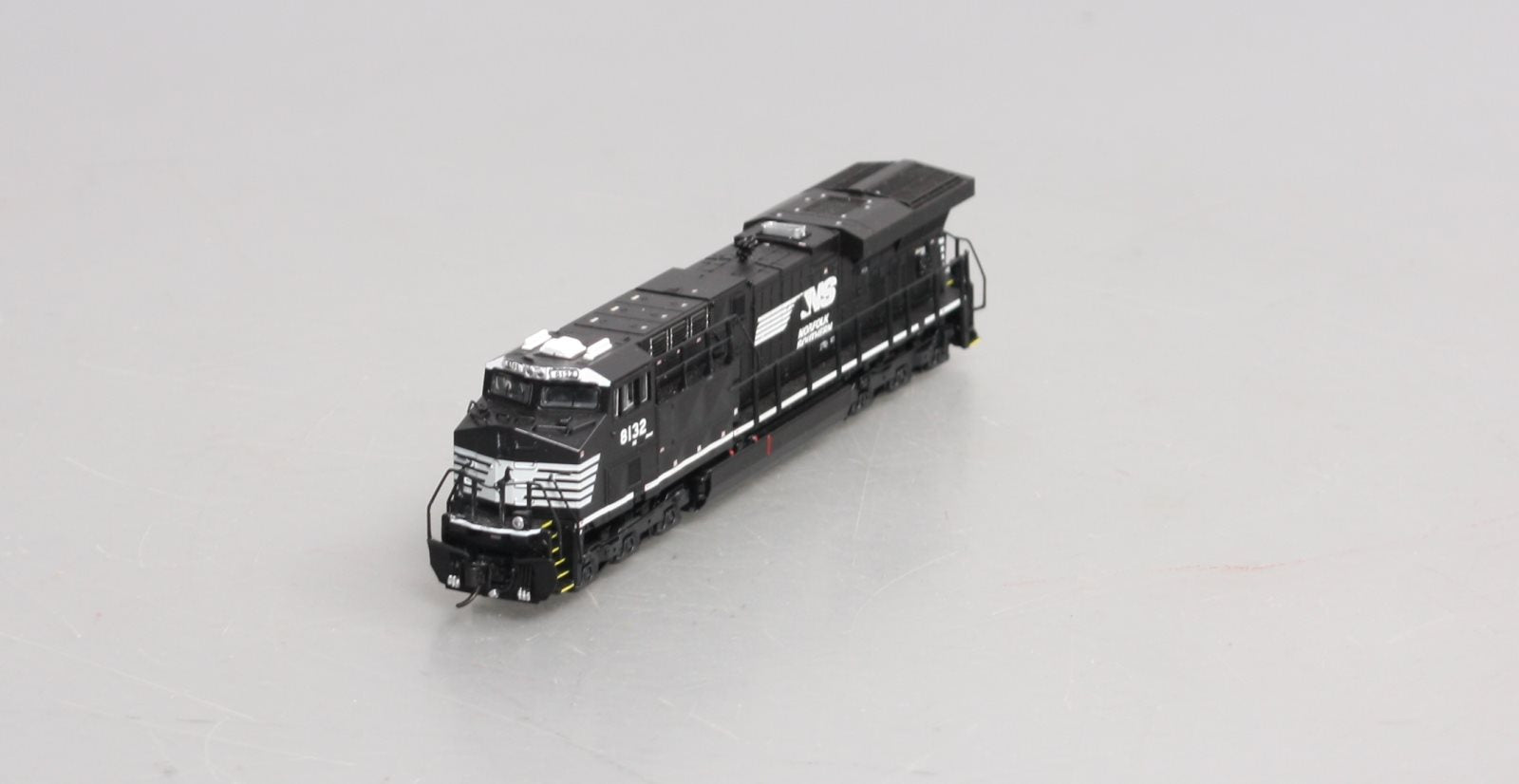 Broadway Limited 3900 N Norfolk Southern GE ES44AC Diesel Locomotive #8132