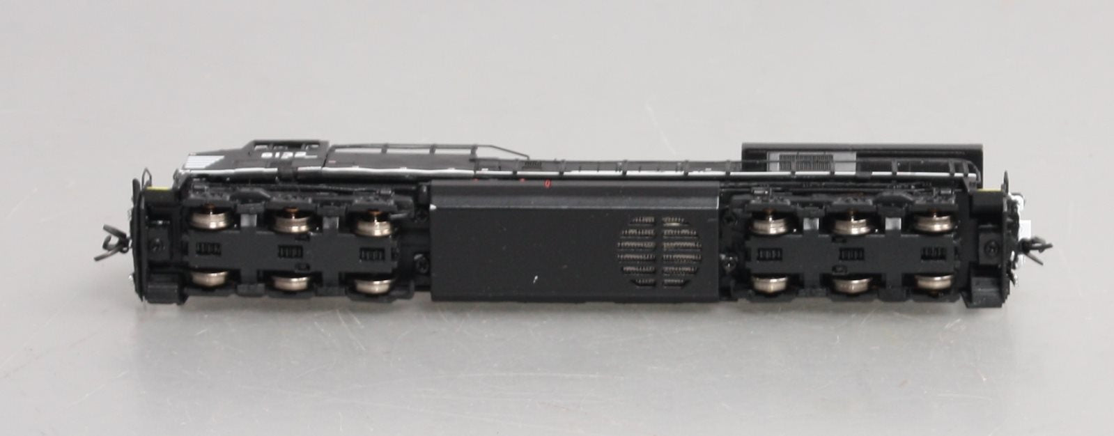 Broadway Limited 3900 N Norfolk Southern GE ES44AC Diesel Locomotive #8132