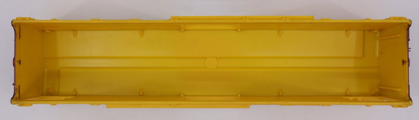 Lionel 9224-7 Yellow and Brown Horse Car Body