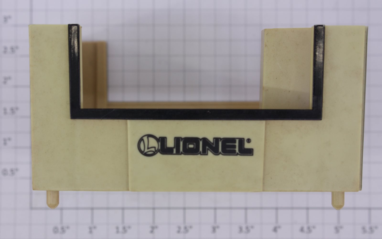 Lionel 12835-17 Tan with Black Trim Fueling Station Building