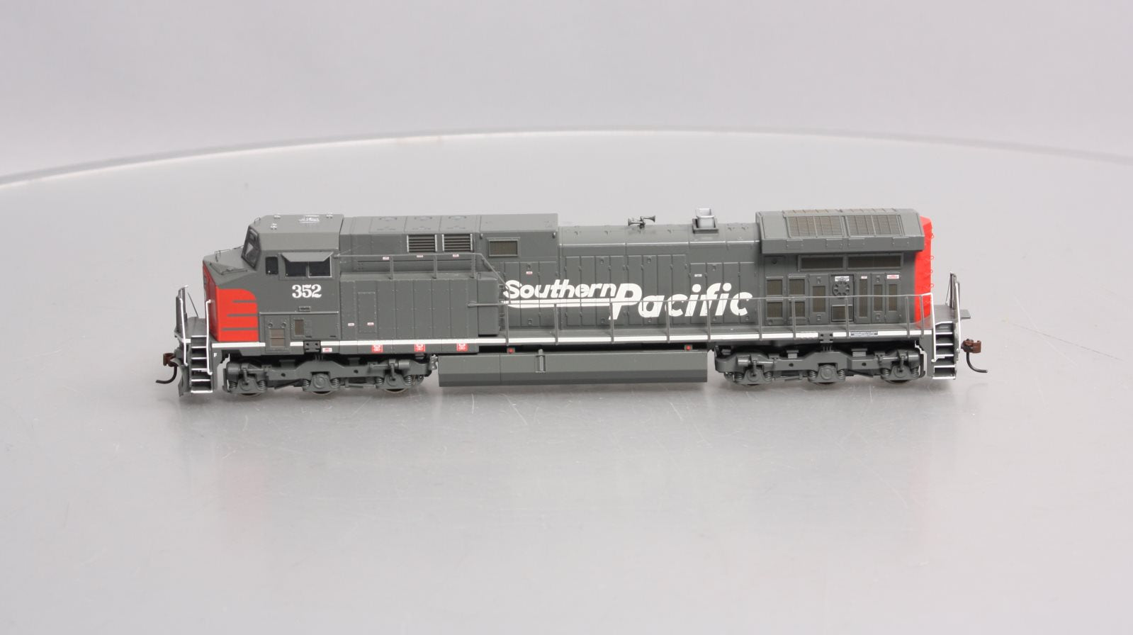 Athearn 78970 HO Southern Pacific AC4400 Powered Diesel Locomotive #352