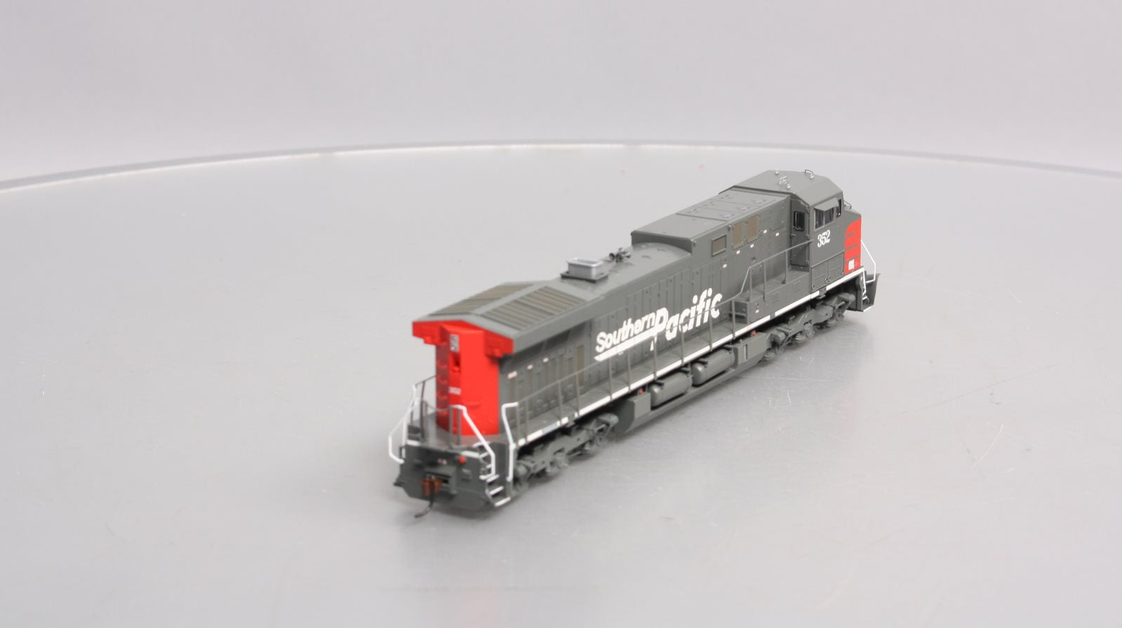 Athearn 78970 HO Southern Pacific AC4400 Powered Diesel Locomotive #352